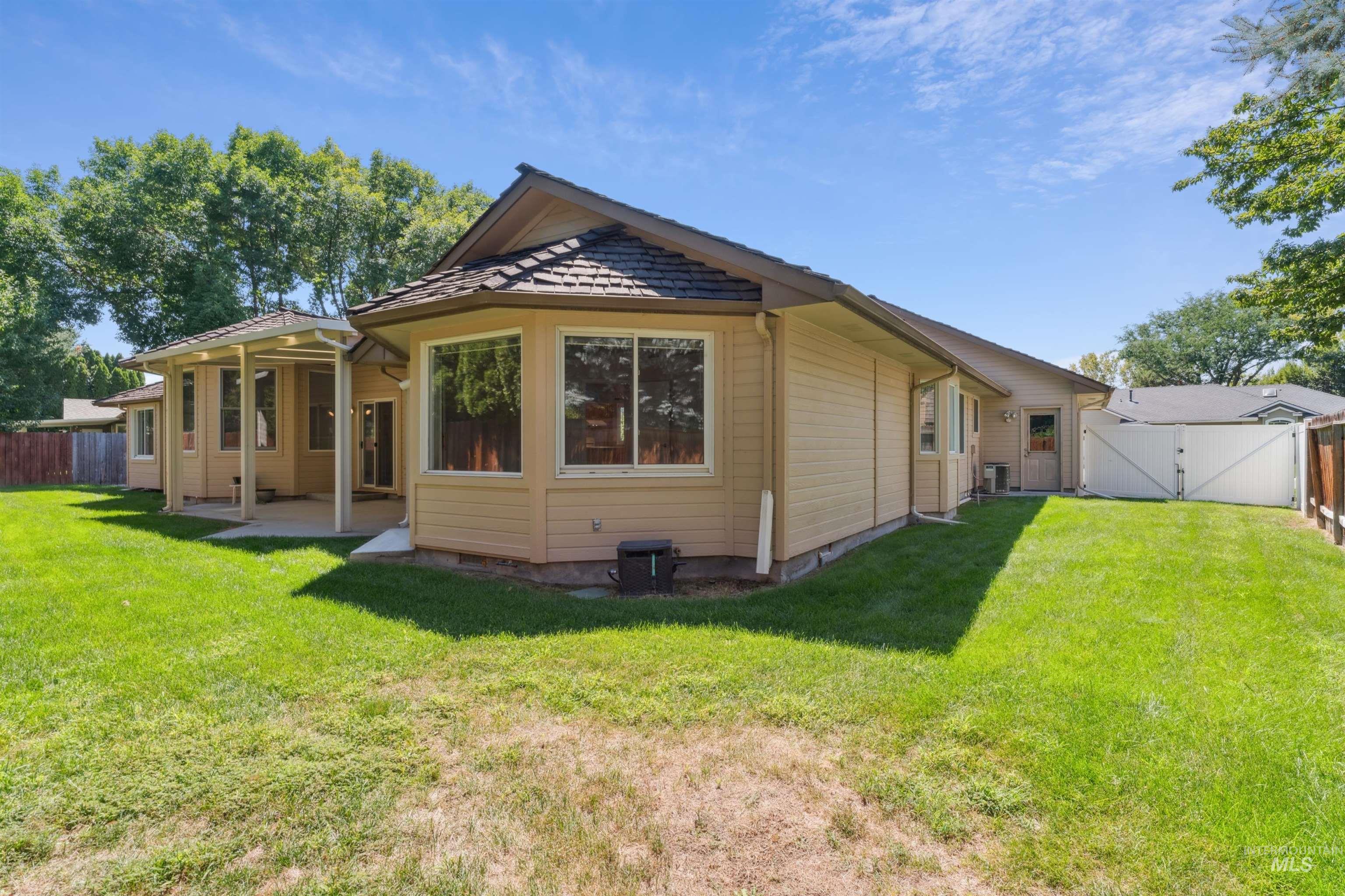 1050 E Dominica Drive, Meridian, Idaho 83642, 3 Bedrooms, 2.5 Bathrooms, Residential For Sale, Price $569,000, 98966692