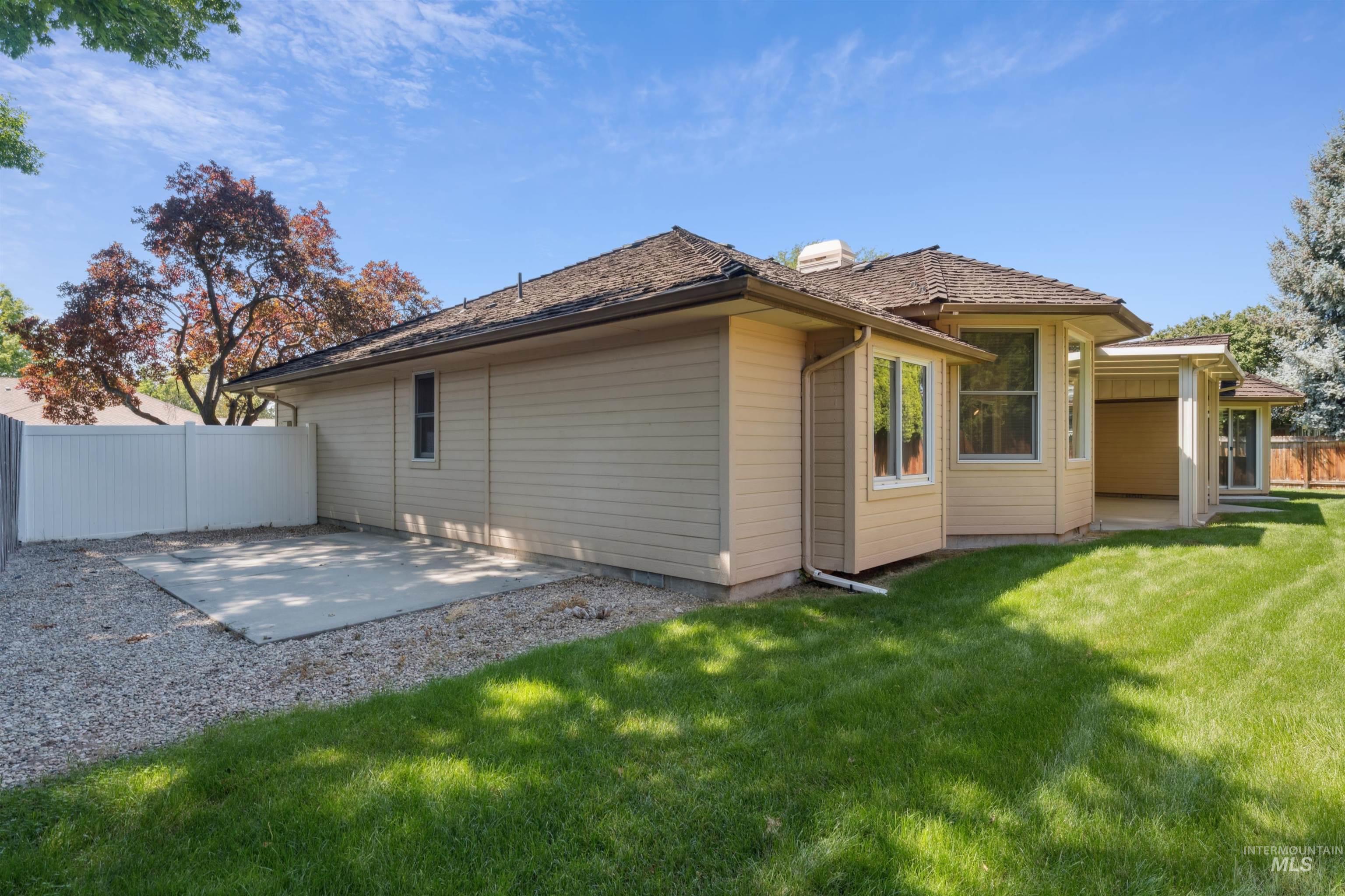 1050 E Dominica Drive, Meridian, Idaho 83642, 3 Bedrooms, 2.5 Bathrooms, Residential For Sale, Price $569,000, 98966692