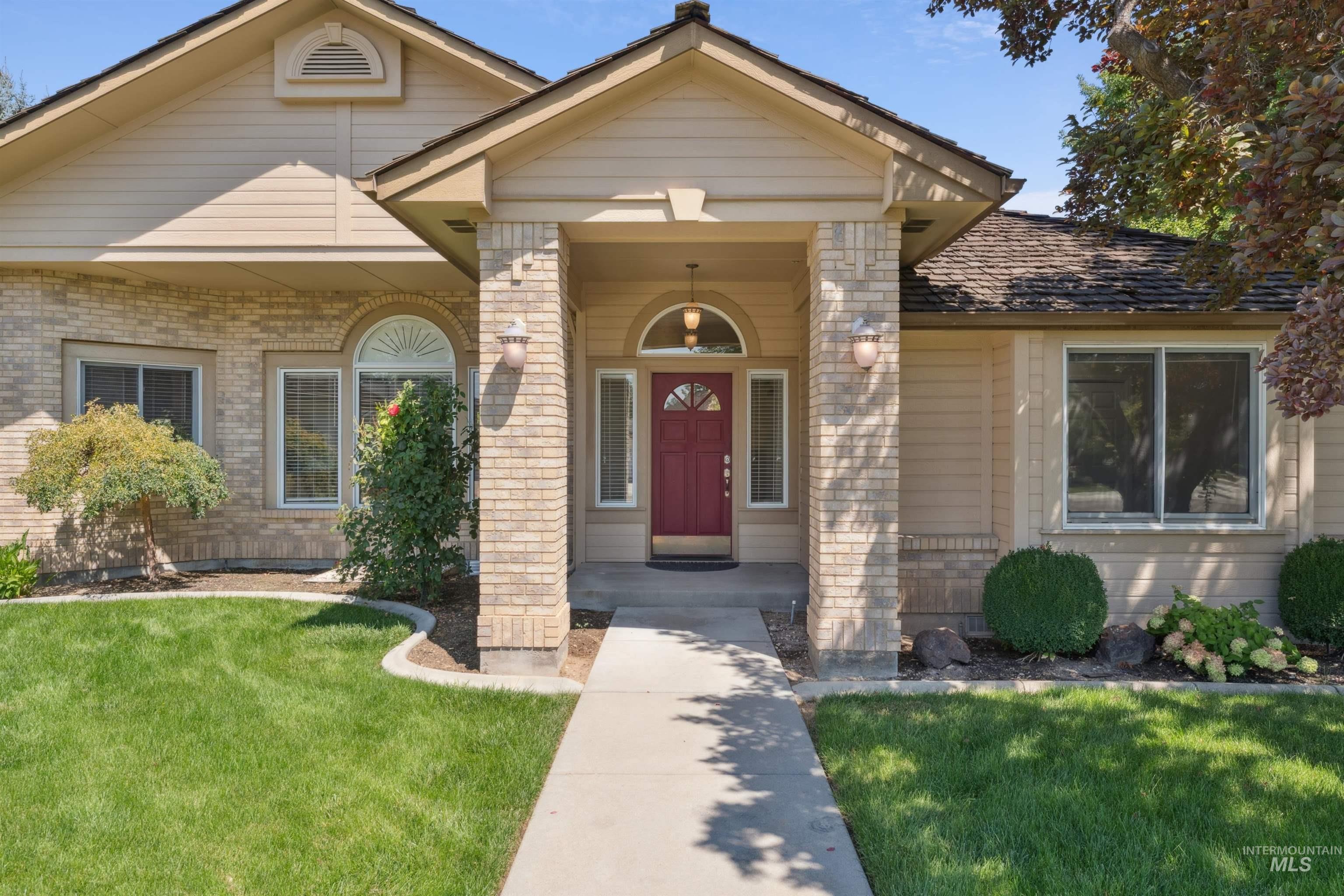 1050 E Dominica Drive, Meridian, Idaho 83642, 3 Bedrooms, 2.5 Bathrooms, Residential For Sale, Price $569,000, 98966692