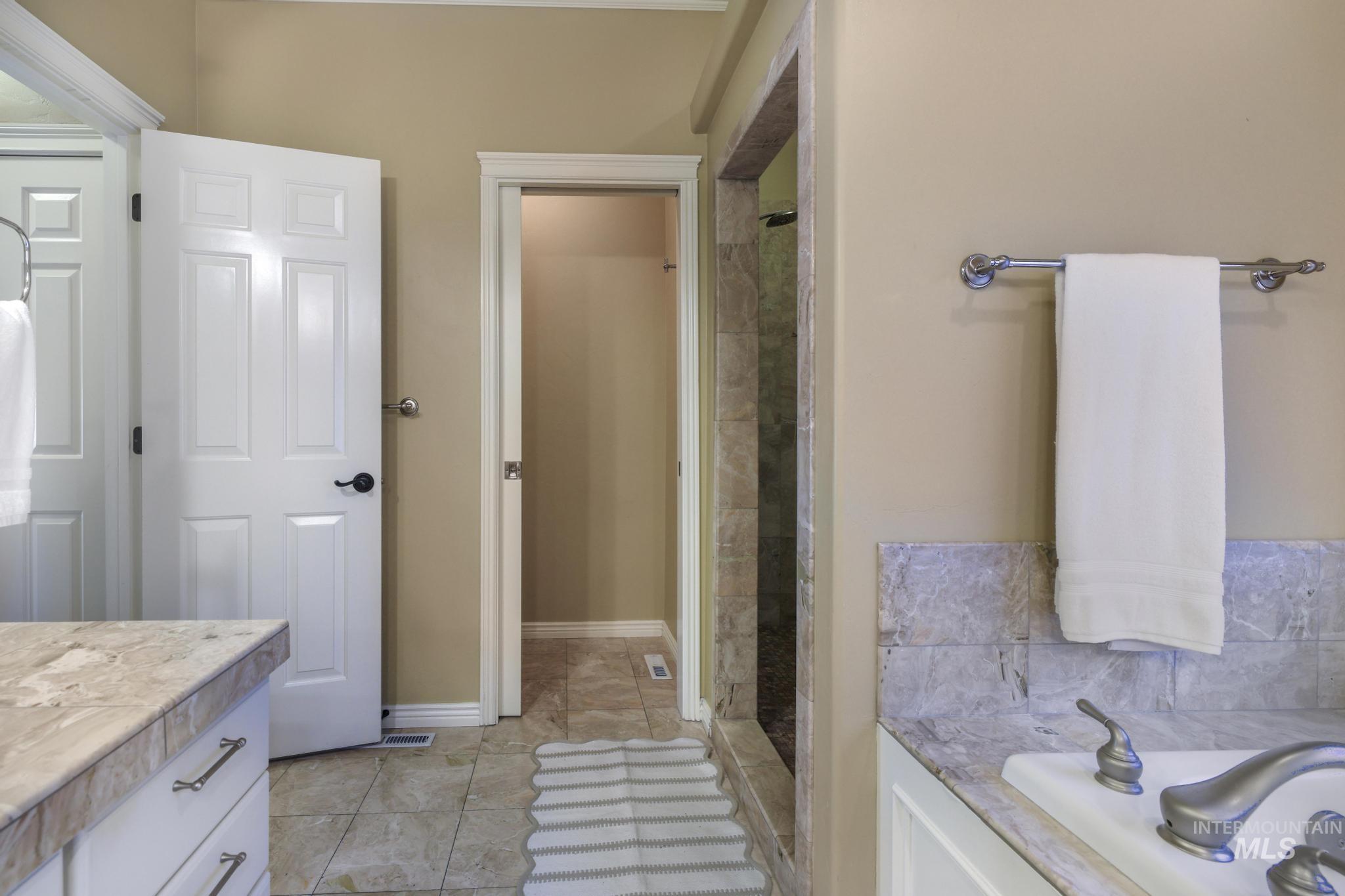 2790 Suncrest Circle, Twin Falls, Idaho 83301, 5 Bedrooms, 3 Bathrooms, Residential For Sale, Price $663,000, 98966697