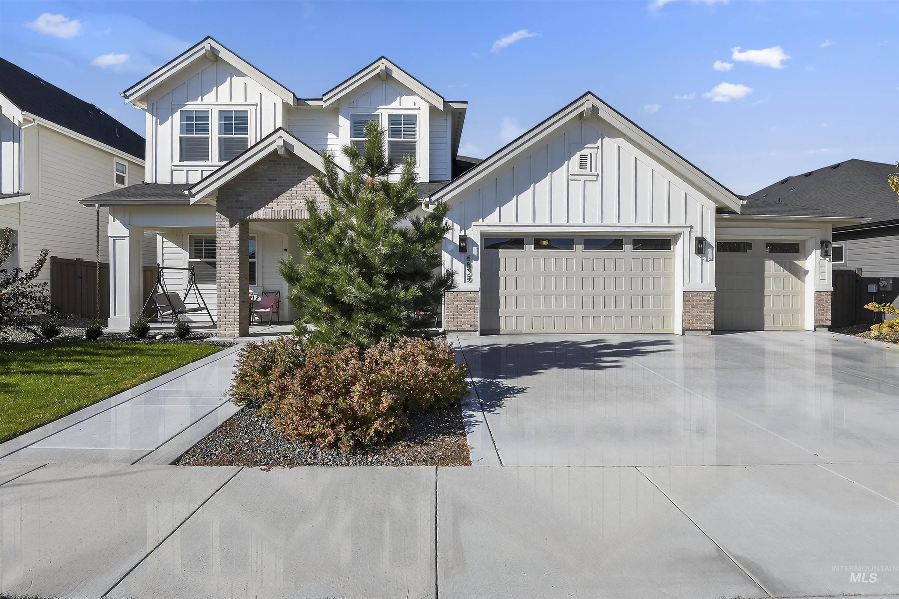 6839 N Willowside Ave, Meridian, Idaho 83646, 6 Bedrooms, 3.5 Bathrooms, Residential For Sale, Price $1,049,000, 98966699