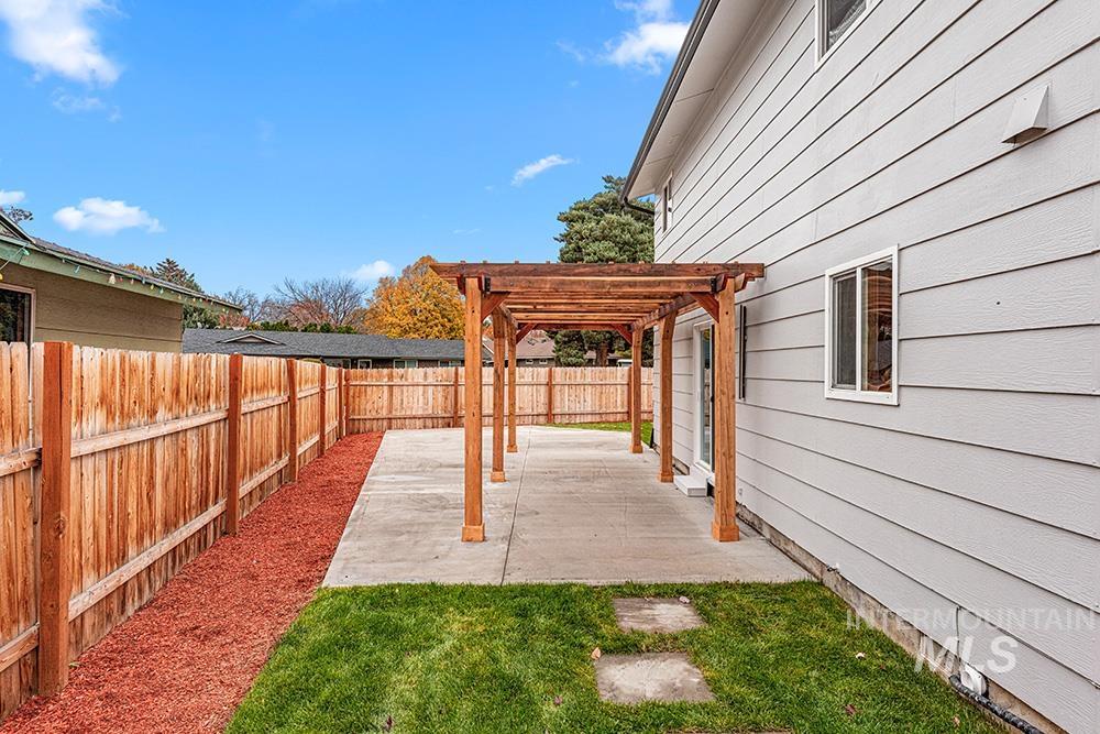 670 S Berwick Dr, Boise, Idaho 83706, 3 Bedrooms, 3 Bathrooms, Residential For Sale, Price $685,000, 98966703