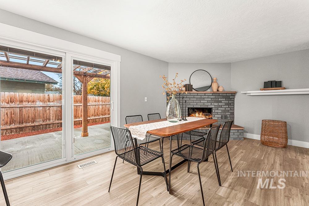 670 S Berwick Dr, Boise, Idaho 83706, 3 Bedrooms, 3 Bathrooms, Residential For Sale, Price $685,000, 98966703