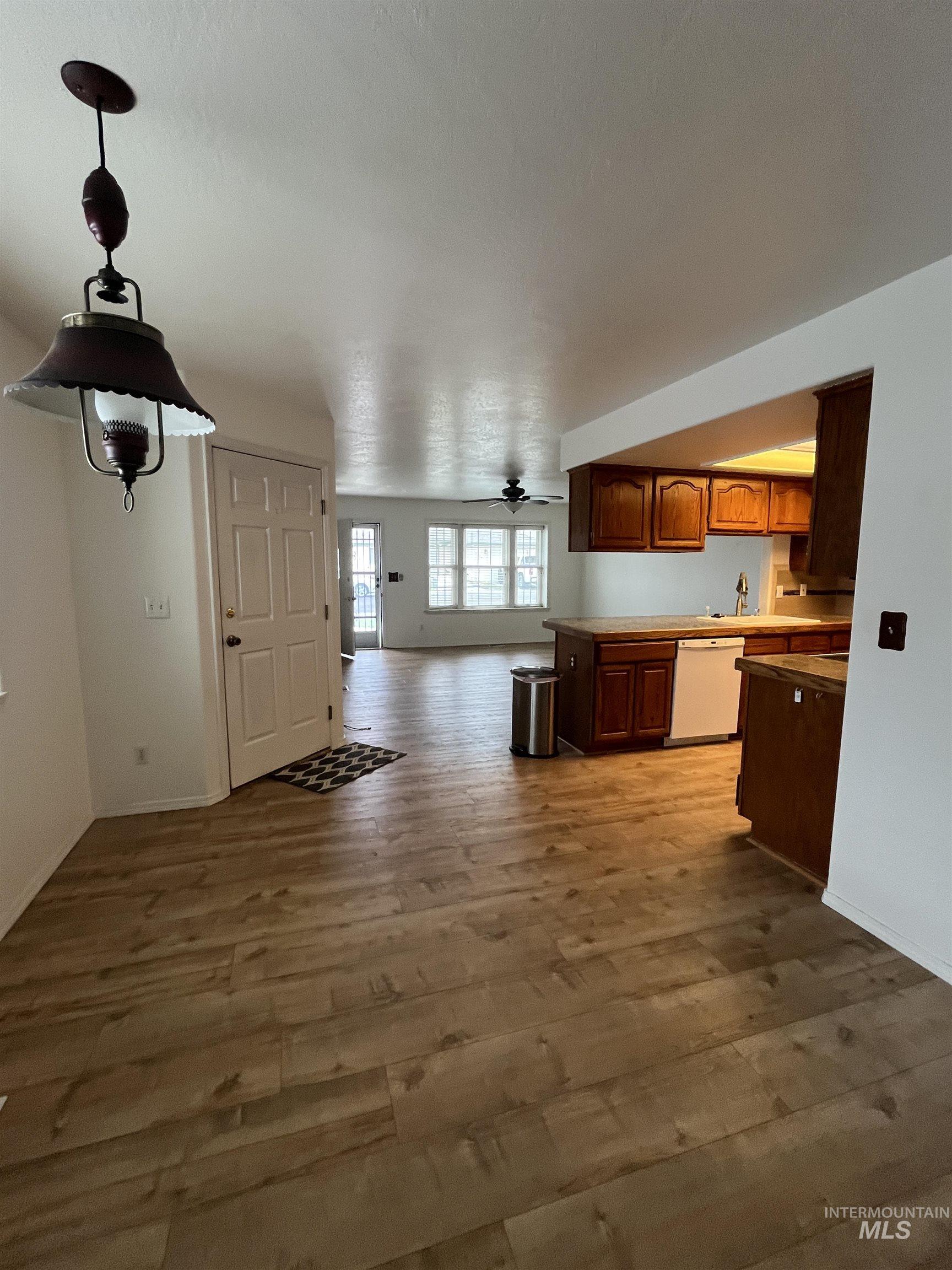 129 Country Lane Loop, Payette, Idaho 83661-9999, 2 Bedrooms, 2 Bathrooms, Residential For Sale, Price $299,900, 98966711