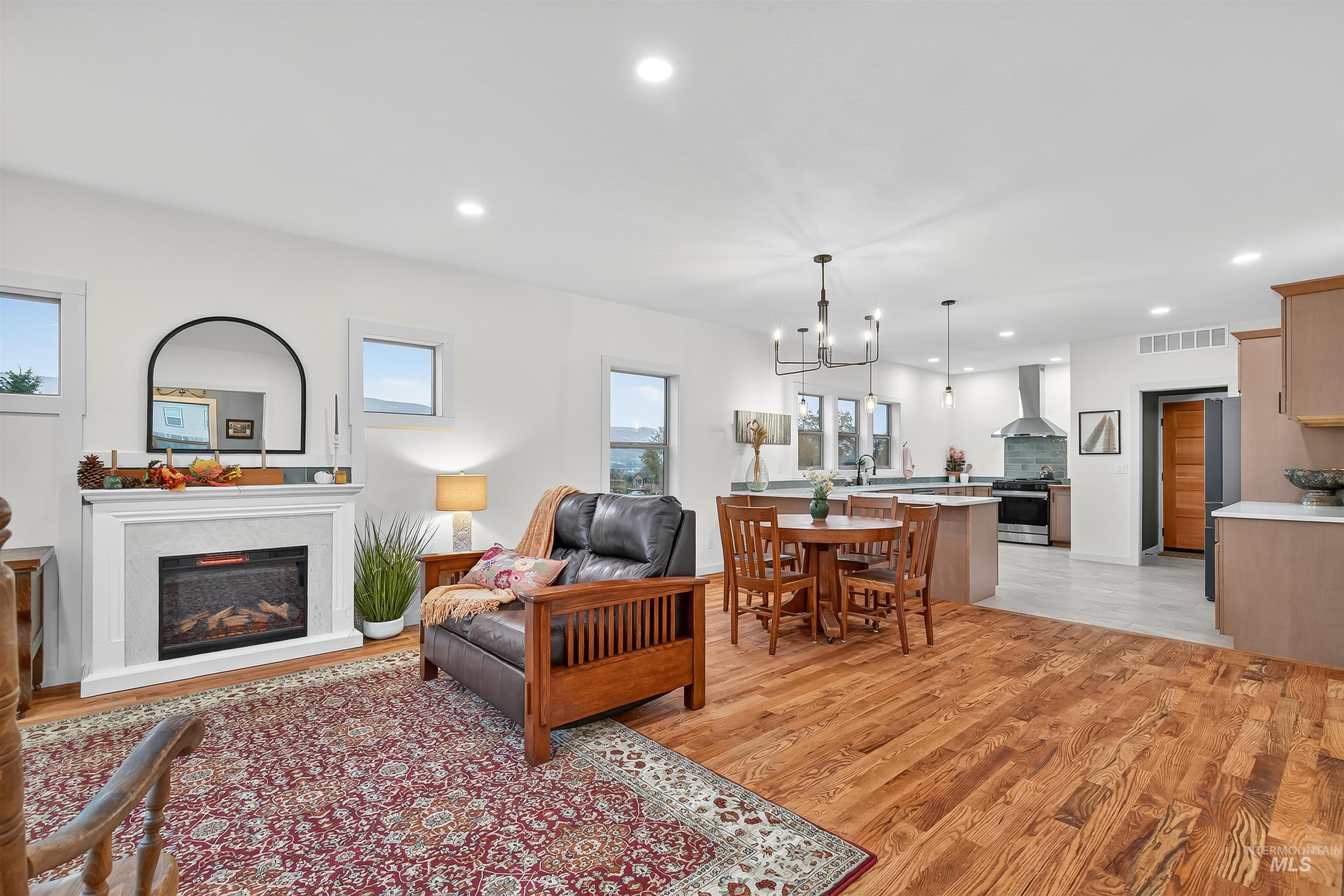 425 27th St, Lewiston, Idaho 83501, 5 Bedrooms, 4 Bathrooms, Residential For Sale, Price $629,000, 98966712