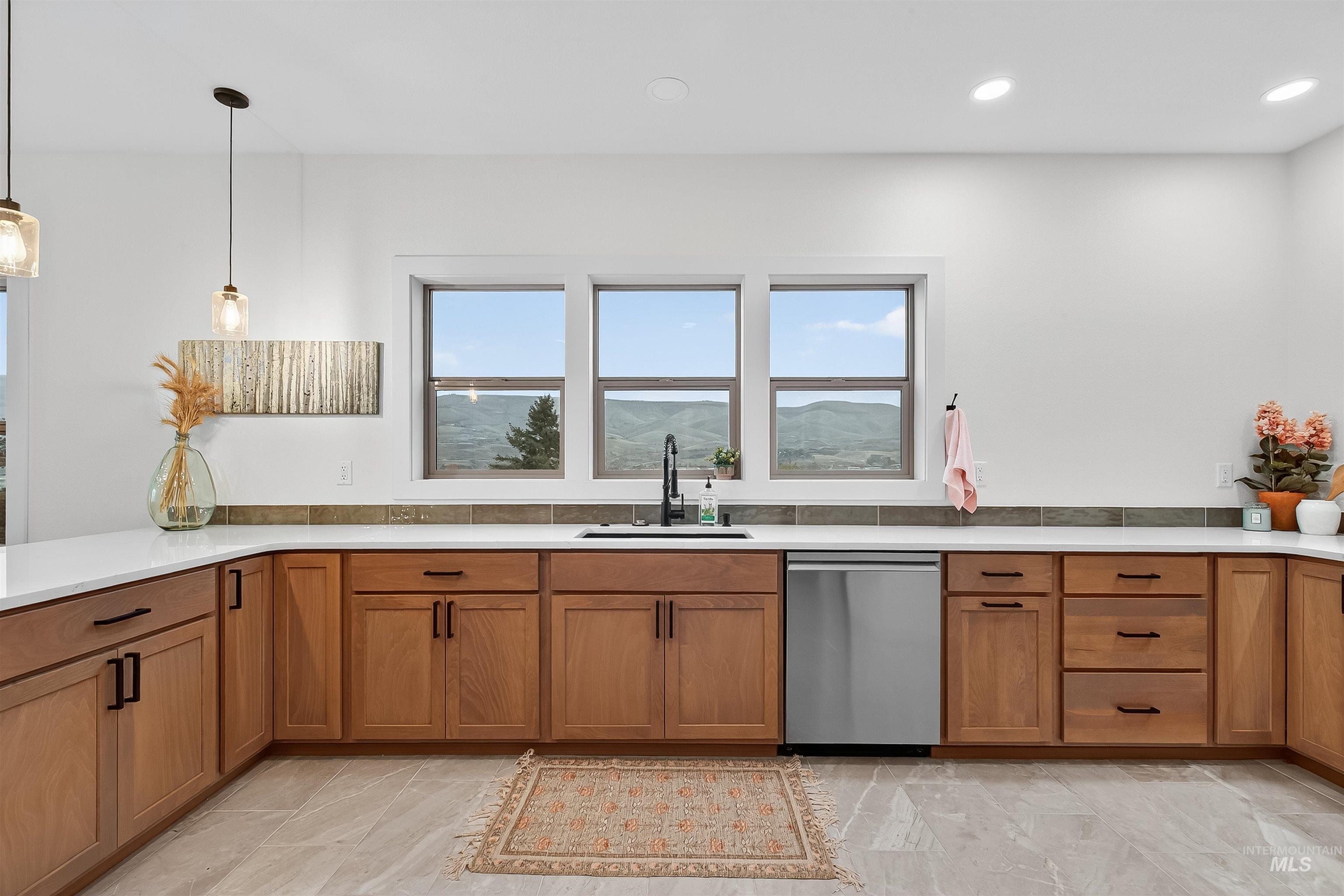 425 27th St, Lewiston, Idaho 83501, 5 Bedrooms, 4 Bathrooms, Residential For Sale, Price $629,000, 98966712