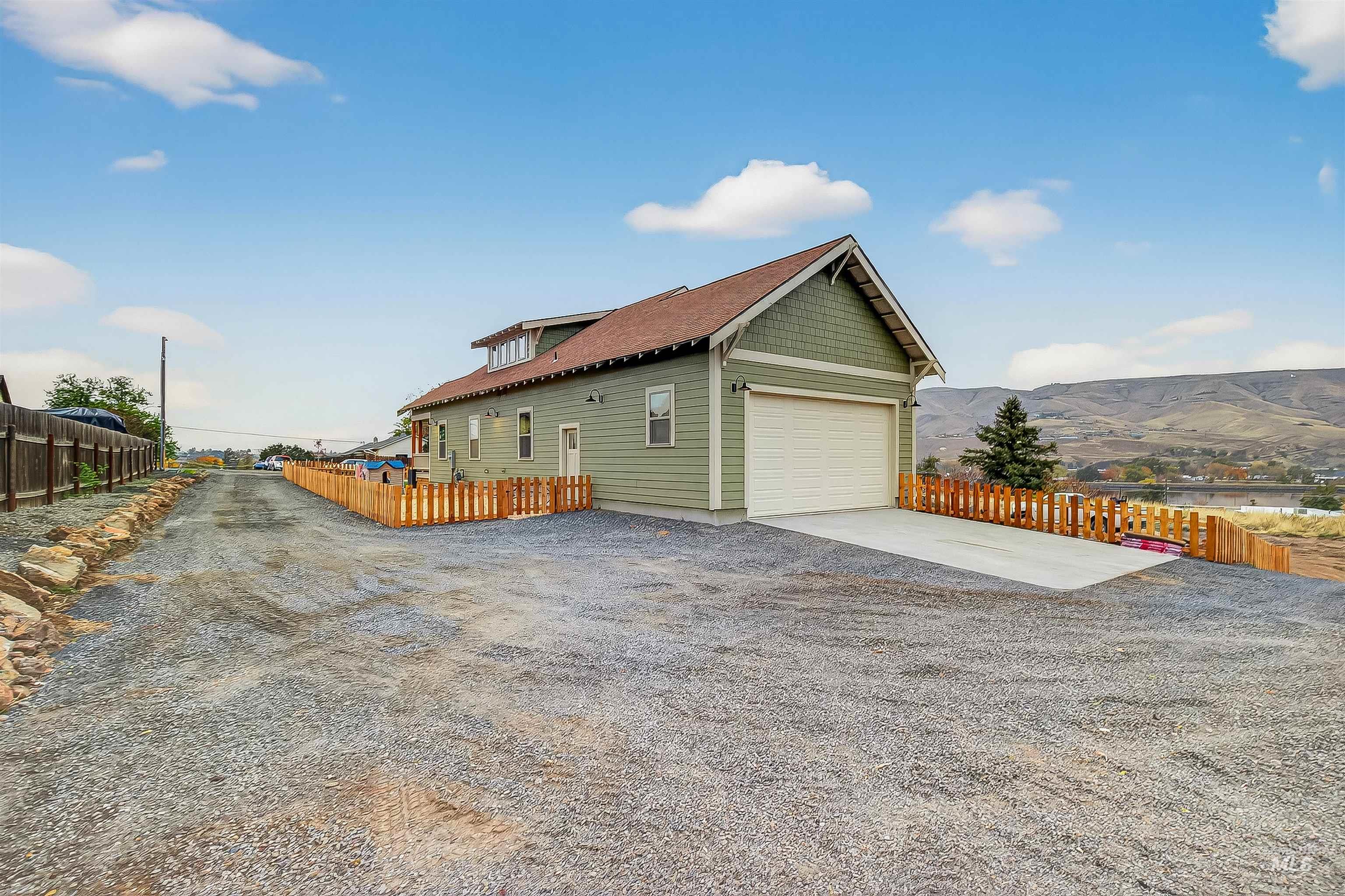 425 27th St, Lewiston, Idaho 83501, 5 Bedrooms, 4 Bathrooms, Residential For Sale, Price $629,000, 98966712