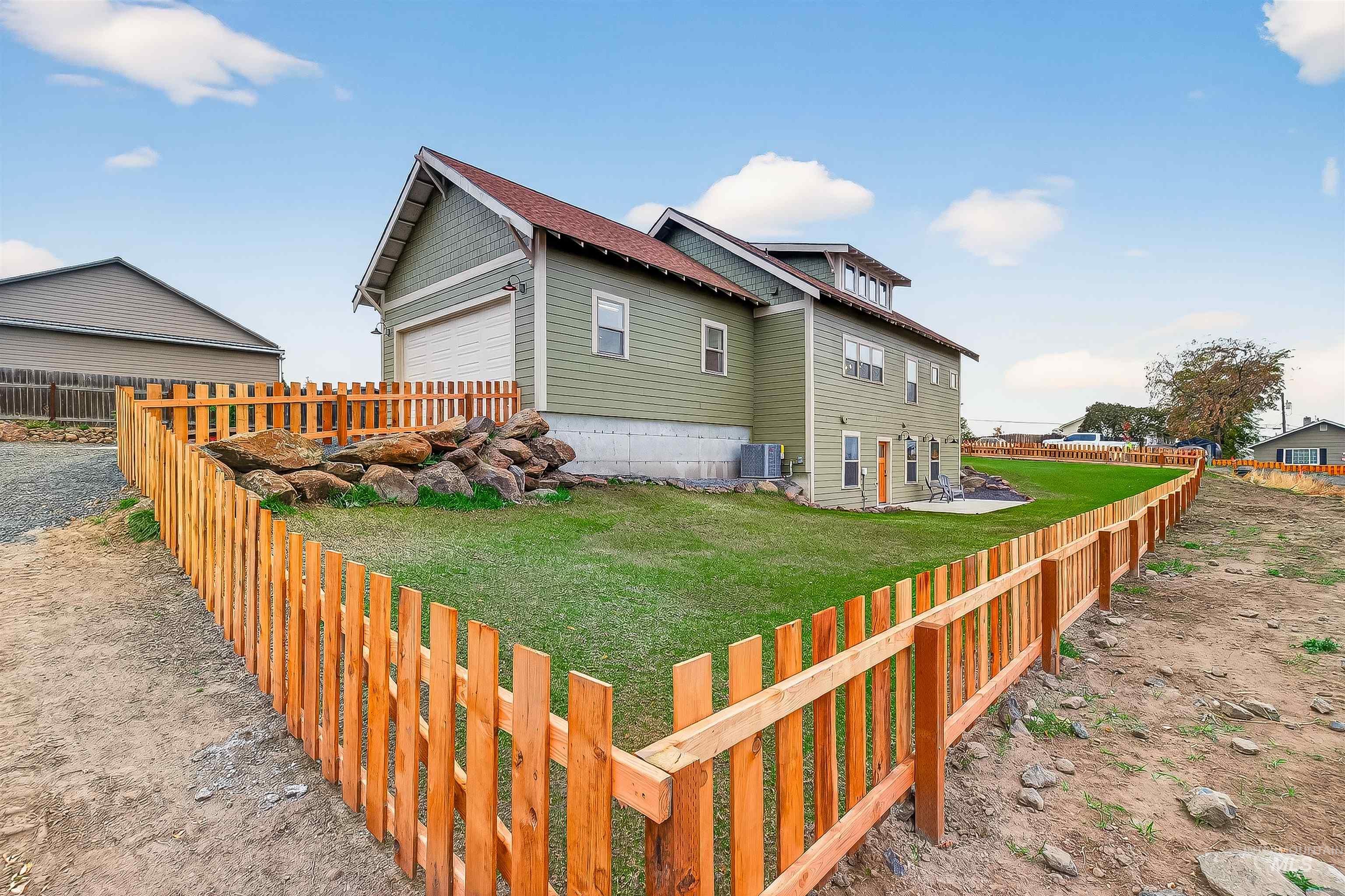 425 27th St, Lewiston, Idaho 83501, 5 Bedrooms, 4 Bathrooms, Residential For Sale, Price $629,000, 98966712