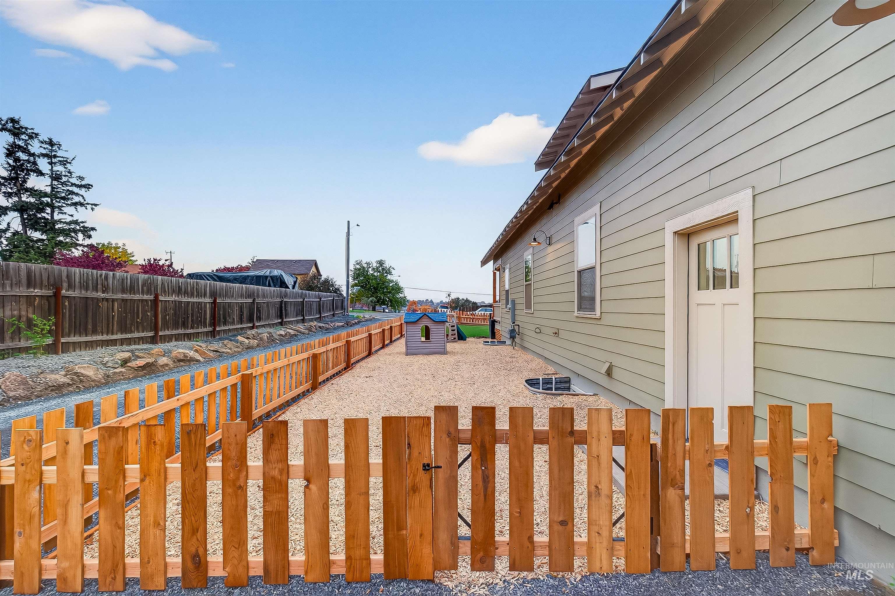 425 27th St, Lewiston, Idaho 83501, 5 Bedrooms, 4 Bathrooms, Residential For Sale, Price $629,000, 98966712