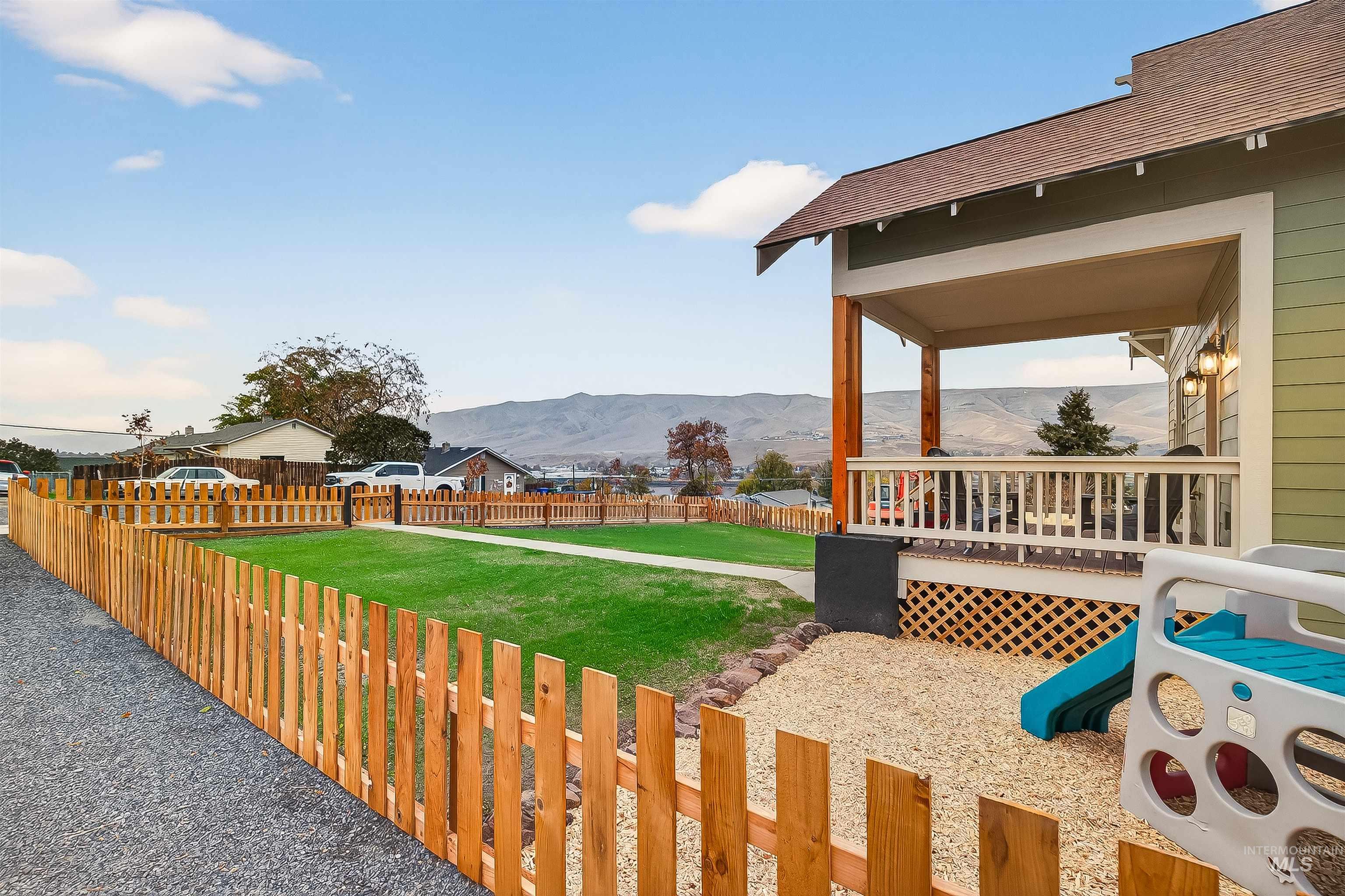 425 27th St, Lewiston, Idaho 83501, 5 Bedrooms, 4 Bathrooms, Residential For Sale, Price $629,000, 98966712