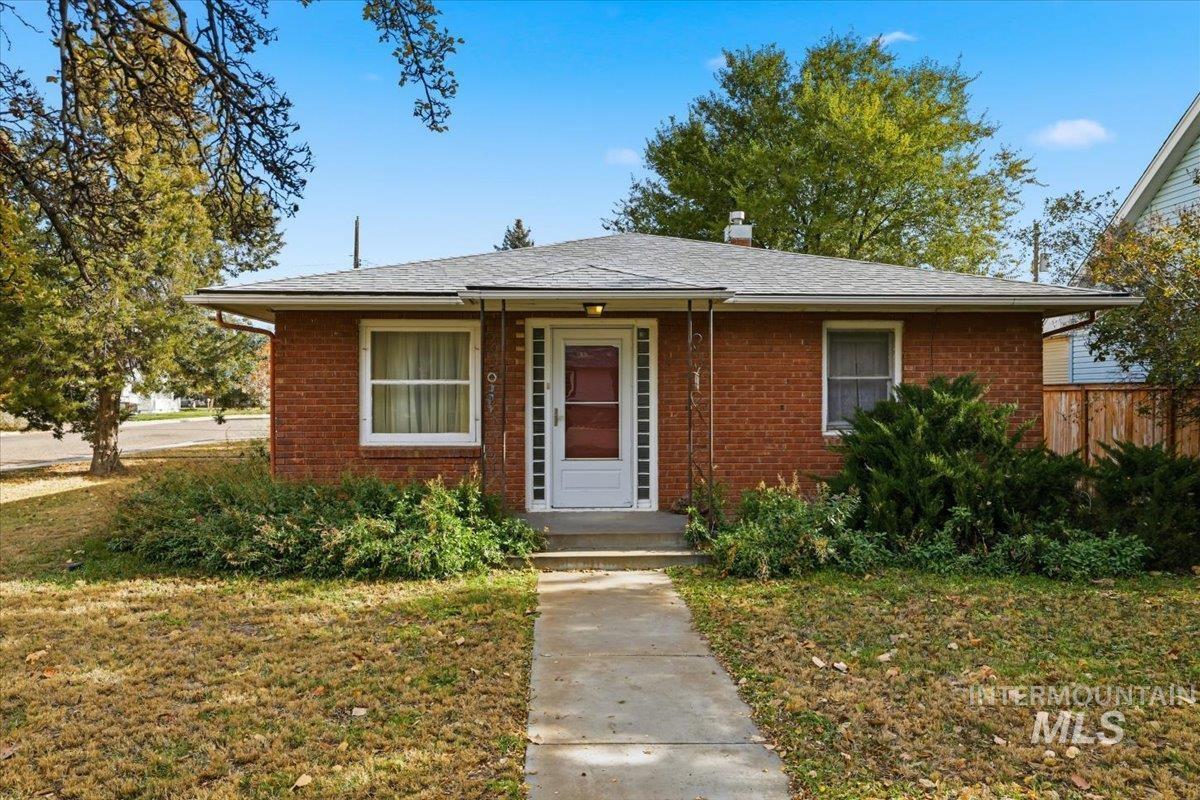 610 SW 5th St, Ontario, Oregon 97914-3415, 2 Bedrooms, 1.5 Bathrooms, Residential For Sale, Price $224,900, 98966716