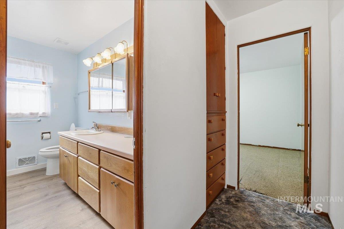 610 SW 5th St, Ontario, Oregon 97914-3415, 2 Bedrooms, 1.5 Bathrooms, Residential For Sale, Price $224,900, 98966716