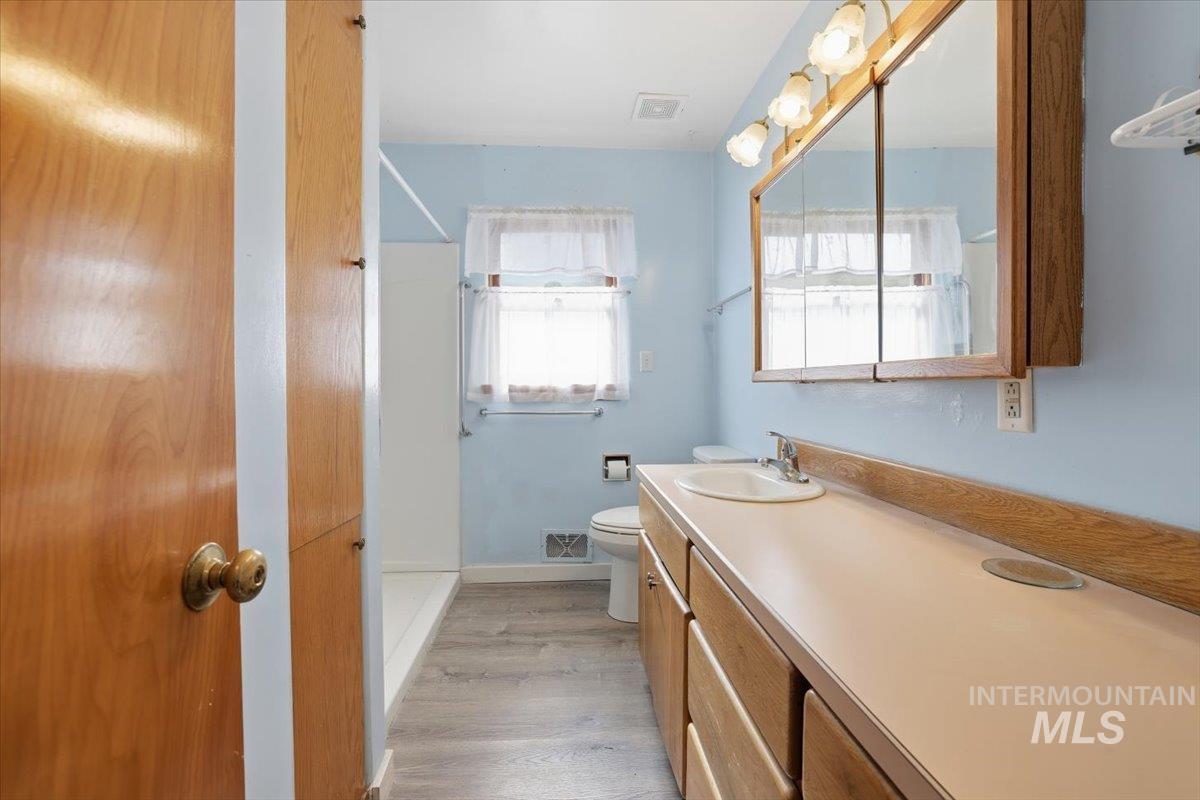 610 SW 5th St, Ontario, Oregon 97914-3415, 2 Bedrooms, 1.5 Bathrooms, Residential For Sale, Price $224,900, 98966716