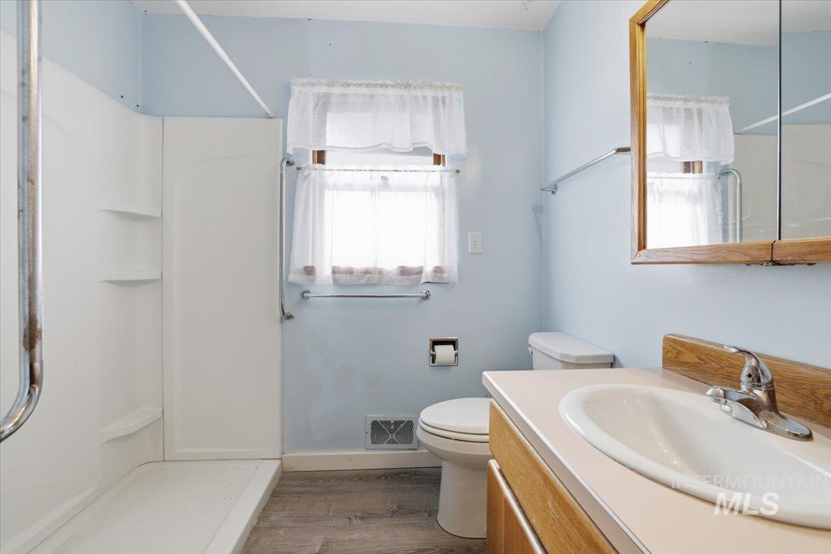 610 SW 5th St, Ontario, Oregon 97914-3415, 2 Bedrooms, 1.5 Bathrooms, Residential For Sale, Price $224,900, 98966716