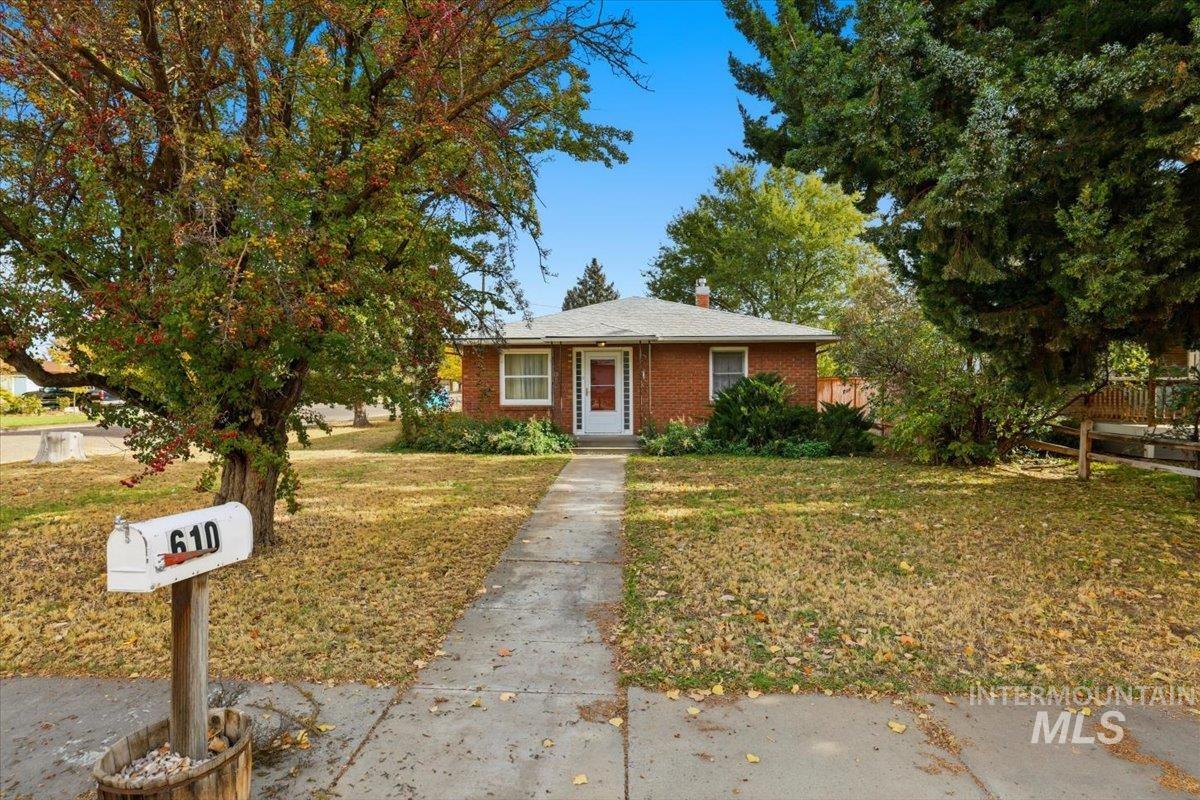 610 SW 5th St, Ontario, Oregon 97914-3415, 2 Bedrooms, 1.5 Bathrooms, Residential For Sale, Price $224,900, 98966716