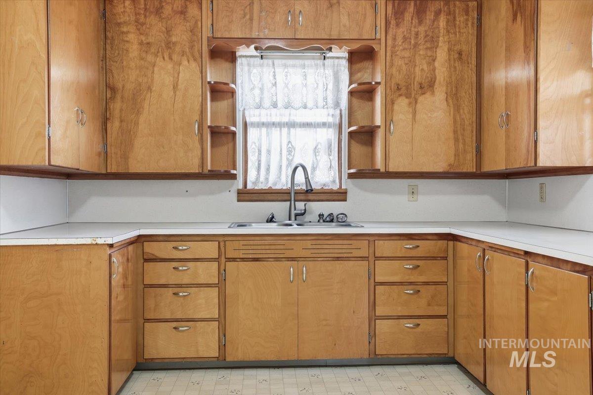 610 SW 5th St, Ontario, Oregon 97914-3415, 2 Bedrooms, 1.5 Bathrooms, Residential For Sale, Price $224,900, 98966716