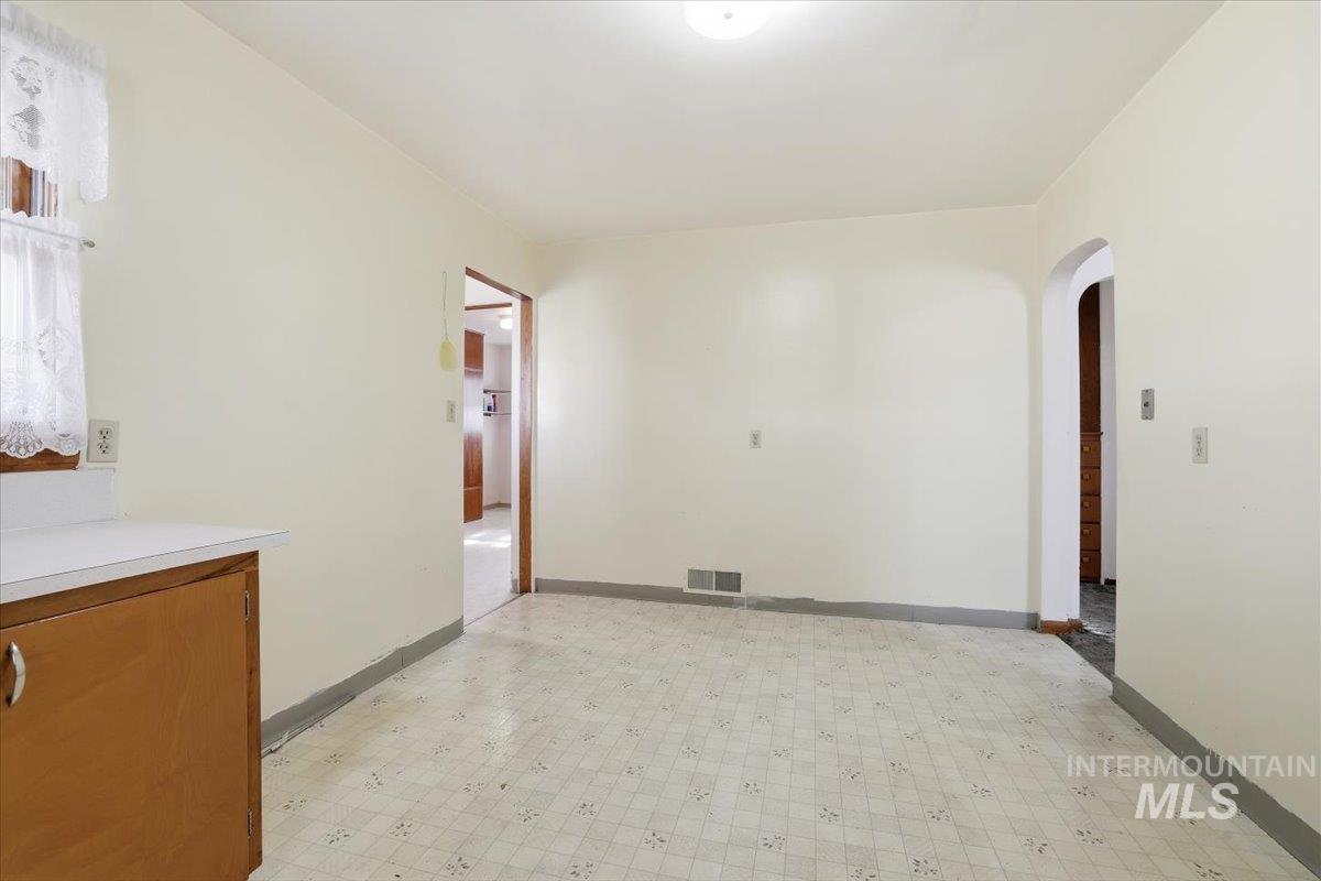 610 SW 5th St, Ontario, Oregon 97914-3415, 2 Bedrooms, 1.5 Bathrooms, Residential For Sale, Price $224,900, 98966716