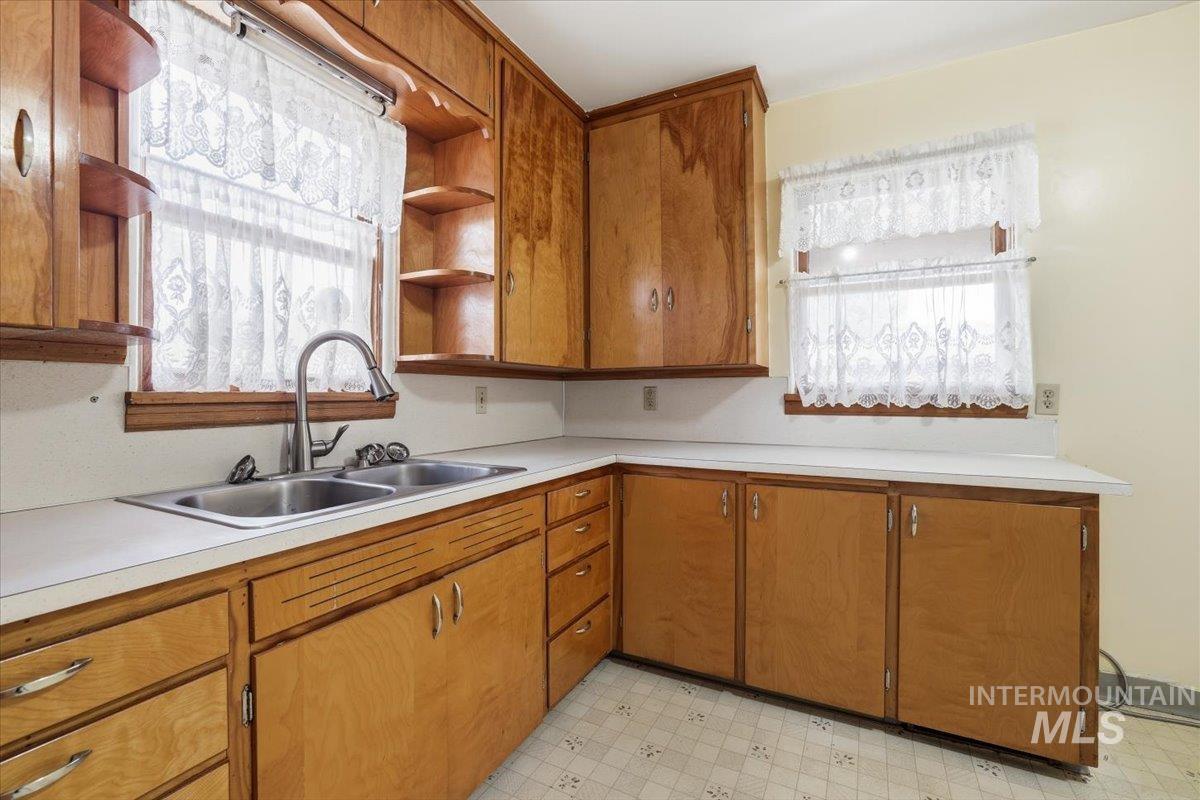 610 SW 5th St, Ontario, Oregon 97914-3415, 2 Bedrooms, 1.5 Bathrooms, Residential For Sale, Price $224,900, 98966716