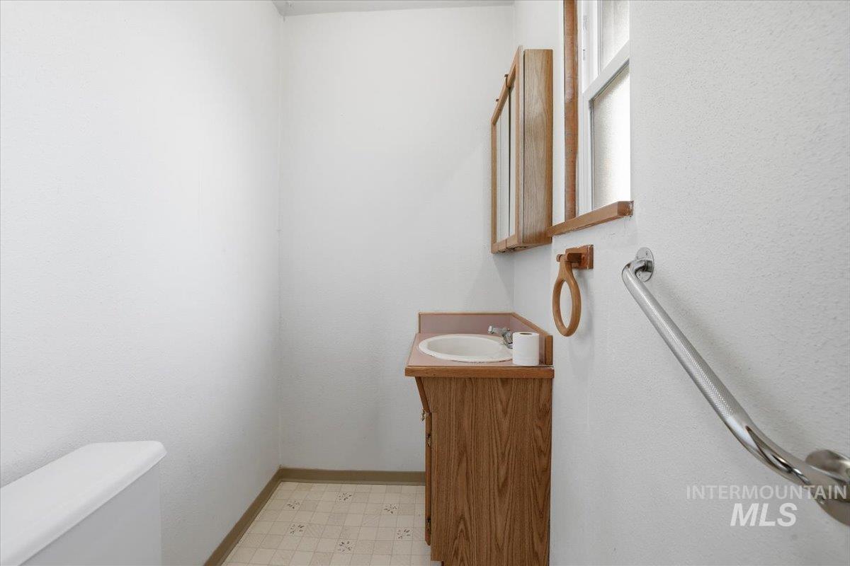 610 SW 5th St, Ontario, Oregon 97914-3415, 2 Bedrooms, 1.5 Bathrooms, Residential For Sale, Price $224,900, 98966716