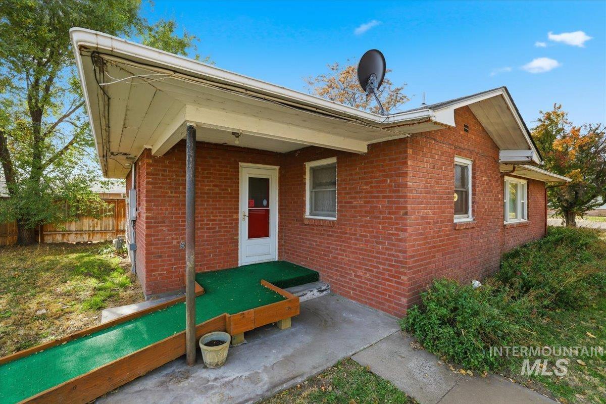 610 SW 5th St, Ontario, Oregon 97914-3415, 2 Bedrooms, 1.5 Bathrooms, Residential For Sale, Price $224,900, 98966716