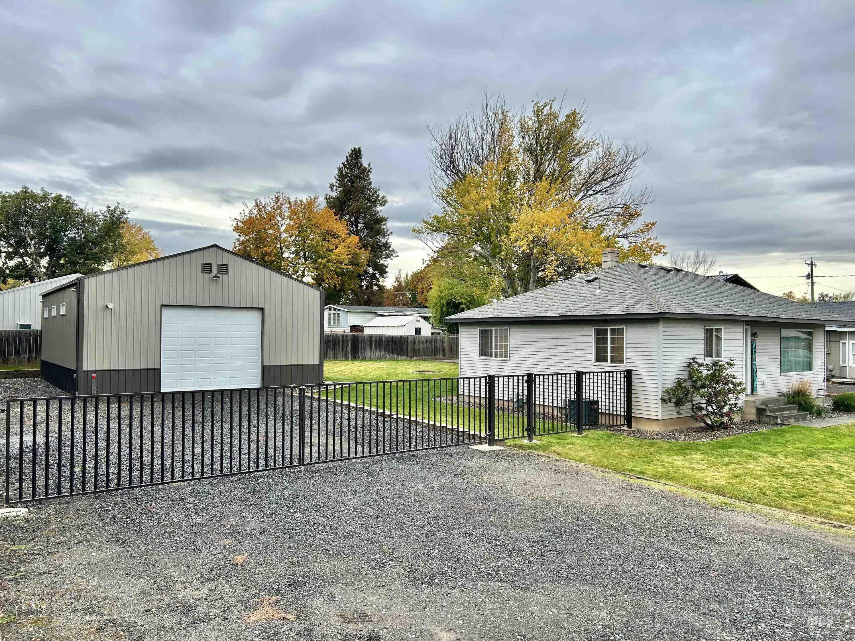 Detached garage with driveway