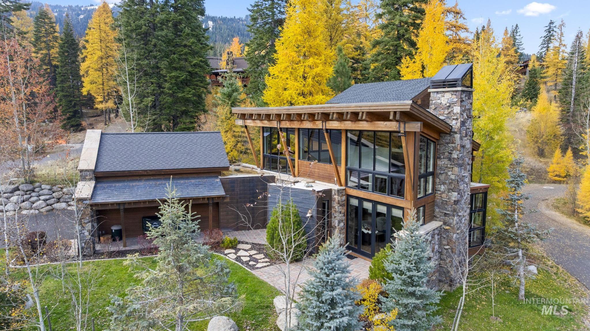 16 Steelhead Court, Donnelly, Idaho 83615, 3 Bedrooms, 3.5 Bathrooms, Residential For Sale, Price $2,225,000, 98966720