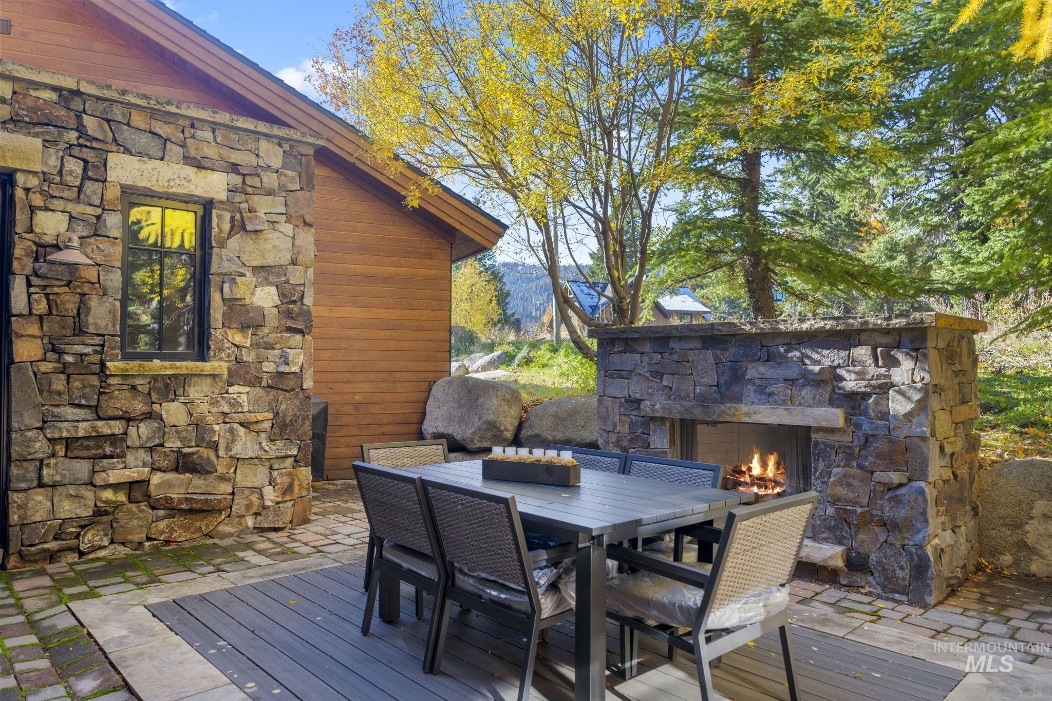 16 Steelhead Court, Donnelly, Idaho 83615, 3 Bedrooms, 3.5 Bathrooms, Residential For Sale, Price $2,225,000, 98966720