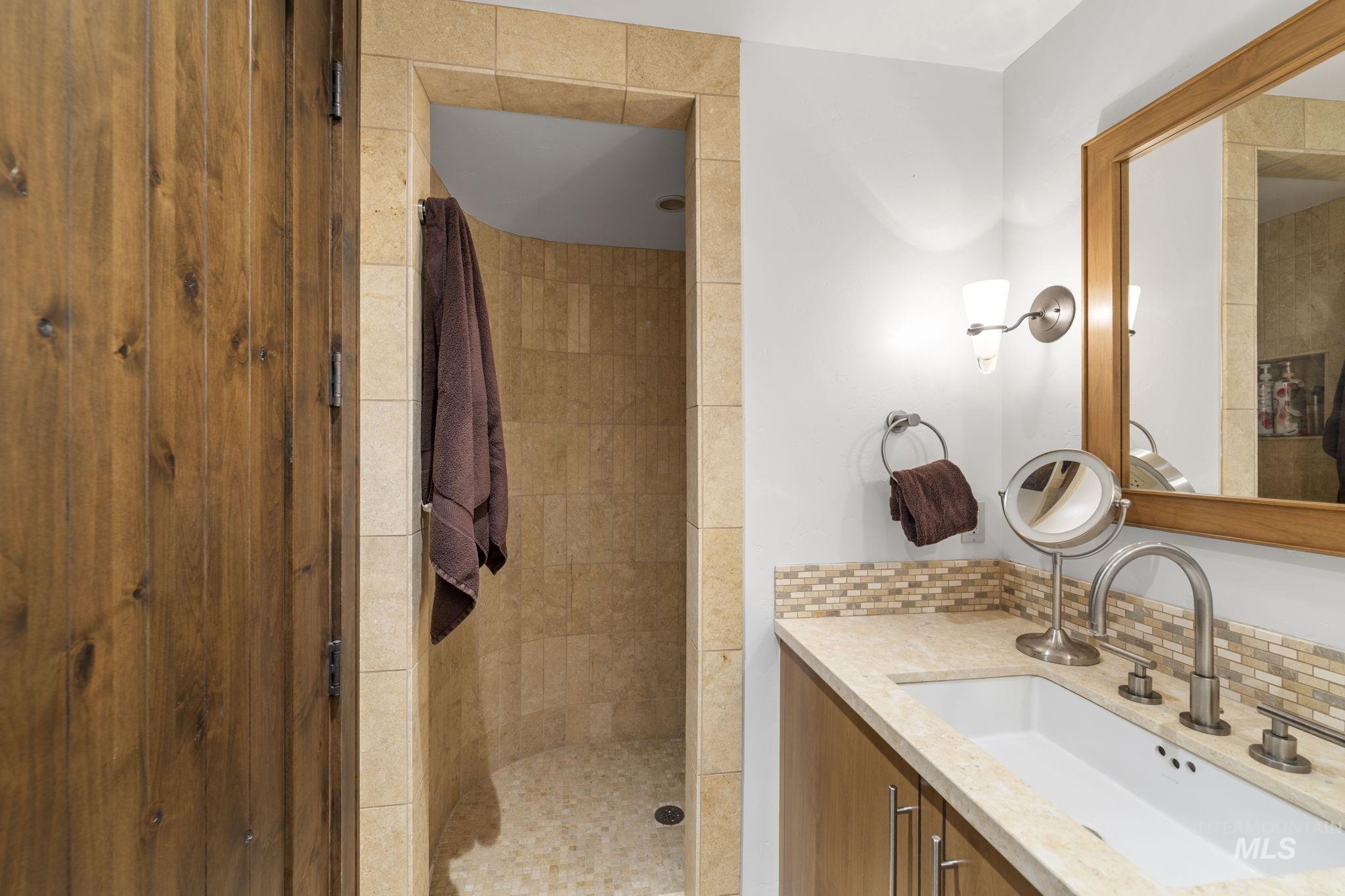 16 Steelhead Court, Donnelly, Idaho 83615, 3 Bedrooms, 3.5 Bathrooms, Residential For Sale, Price $2,225,000, 98966720