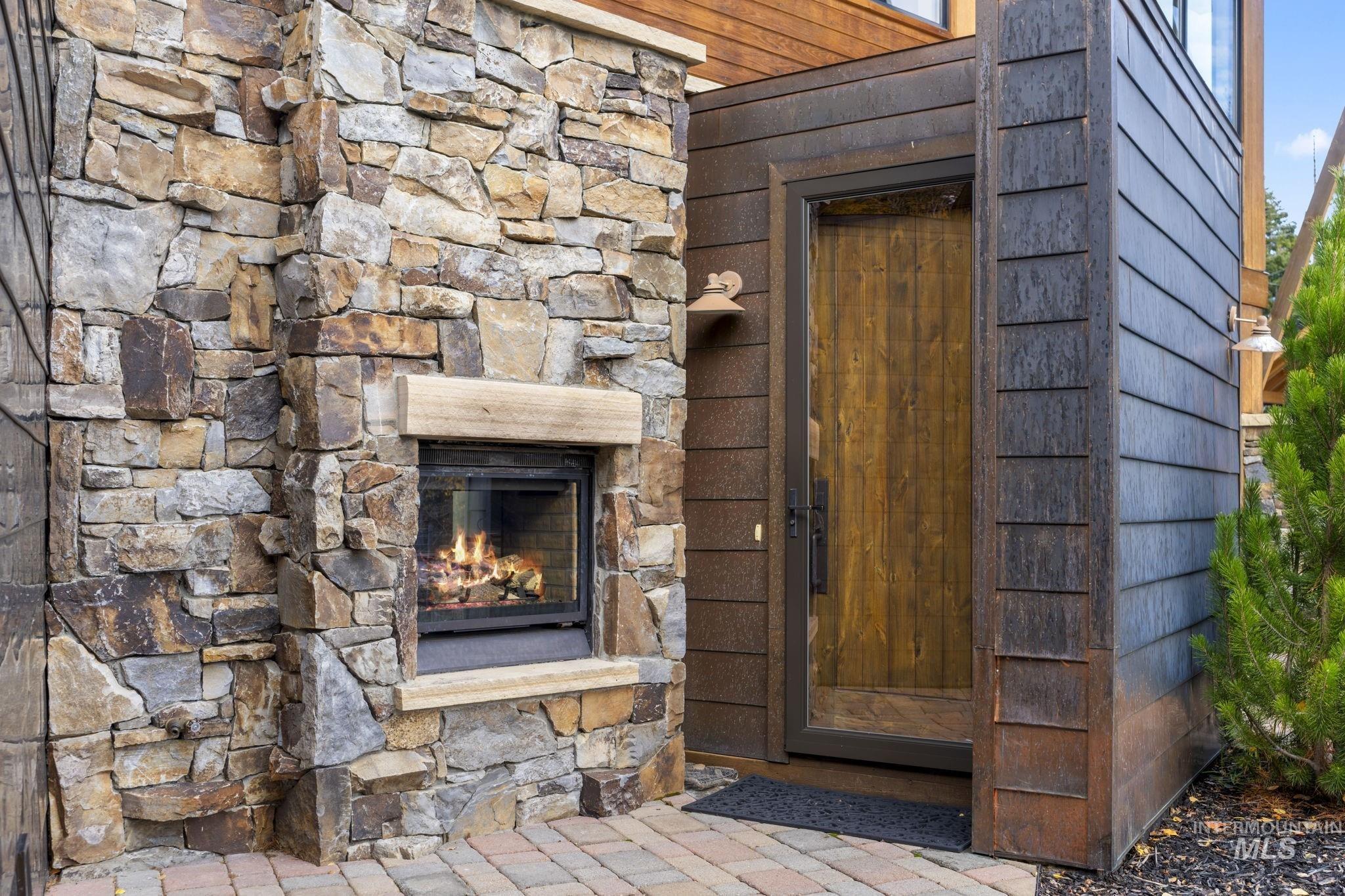 16 Steelhead Court, Donnelly, Idaho 83615, 3 Bedrooms, 3.5 Bathrooms, Residential For Sale, Price $2,225,000, 98966720