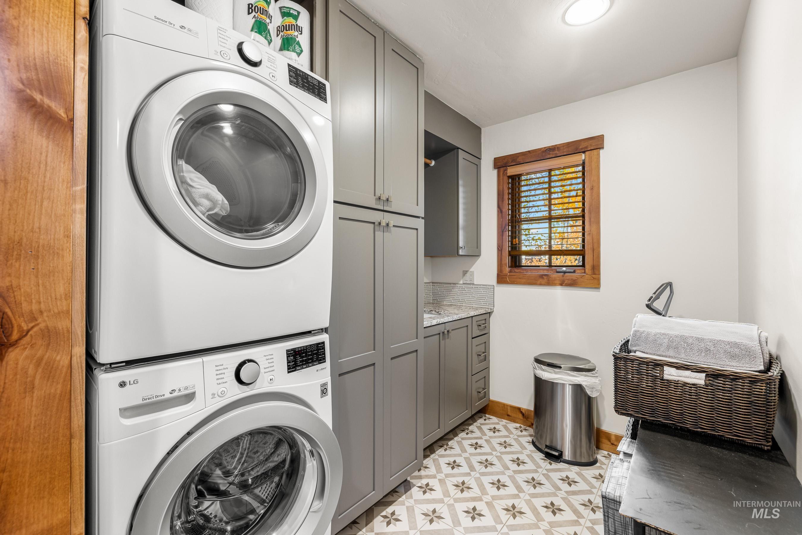 12 Haystack Court, Donnelly, Idaho 83615, 4 Bedrooms, 4 Bathrooms, Residential For Sale, Price $1,995,000, 98966723