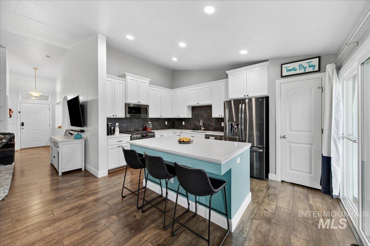 5330 W Los Flores St, Meridian, Idaho 83646-7111, 4 Bedrooms, 2 Bathrooms, Residential For Sale, Price $459,000, 98966736