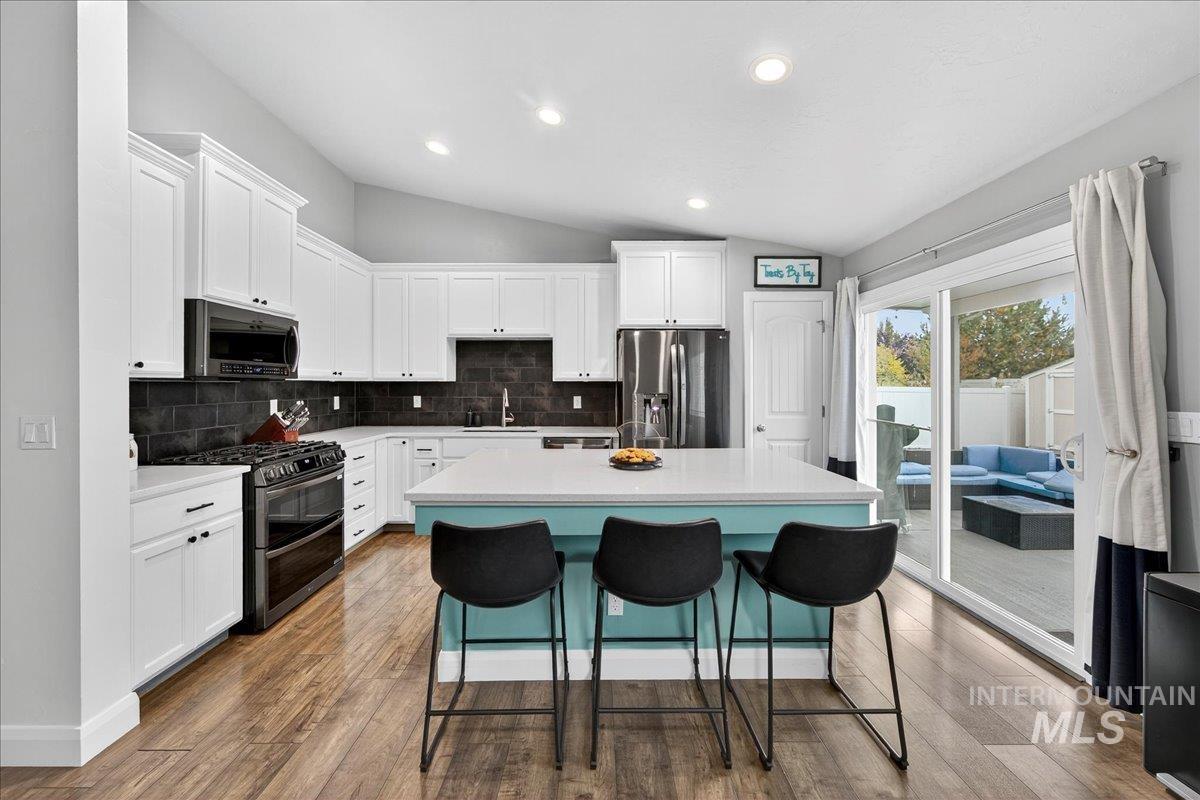 5330 W Los Flores St, Meridian, Idaho 83646-7111, 4 Bedrooms, 2 Bathrooms, Residential For Sale, Price $459,000, 98966736