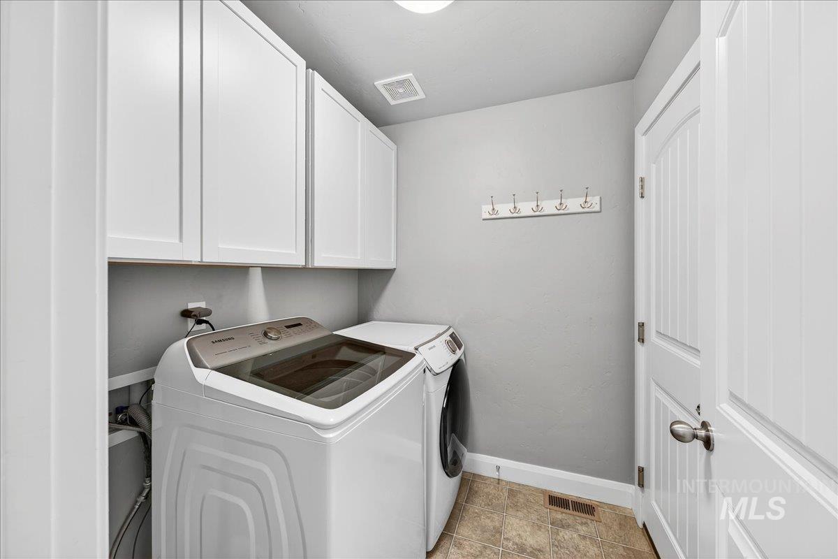 5330 W Los Flores St, Meridian, Idaho 83646-7111, 4 Bedrooms, 2 Bathrooms, Residential For Sale, Price $459,000, 98966736