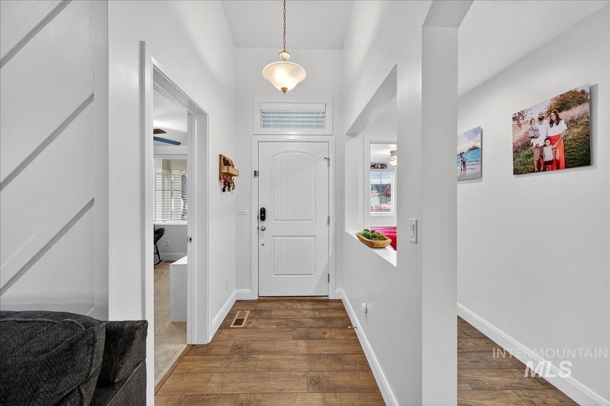 5330 W Los Flores St, Meridian, Idaho 83646-7111, 4 Bedrooms, 2 Bathrooms, Residential For Sale, Price $459,000, 98966736