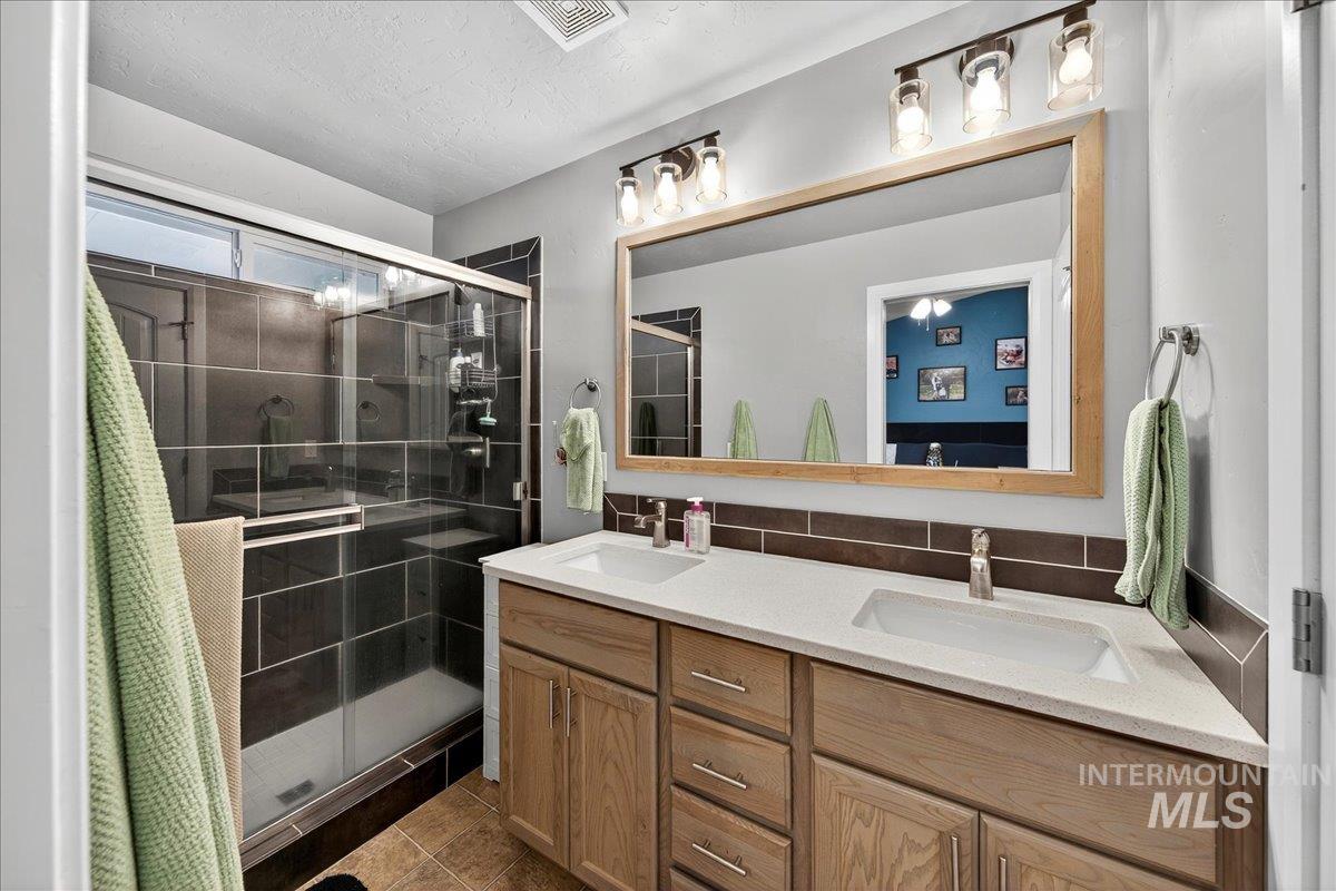 5330 W Los Flores St, Meridian, Idaho 83646-7111, 4 Bedrooms, 2 Bathrooms, Residential For Sale, Price $459,000, 98966736