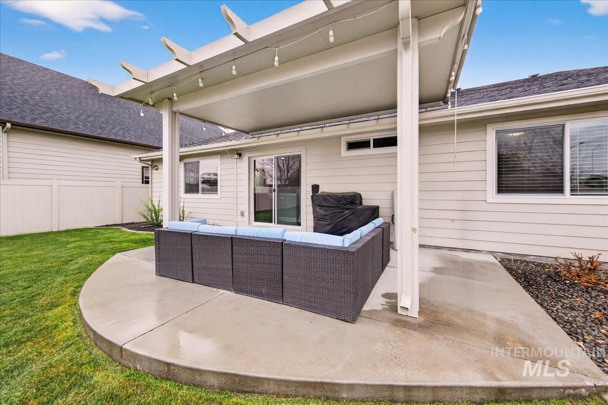 5330 W Los Flores St, Meridian, Idaho 83646-7111, 4 Bedrooms, 2 Bathrooms, Residential For Sale, Price $459,000, 98966736