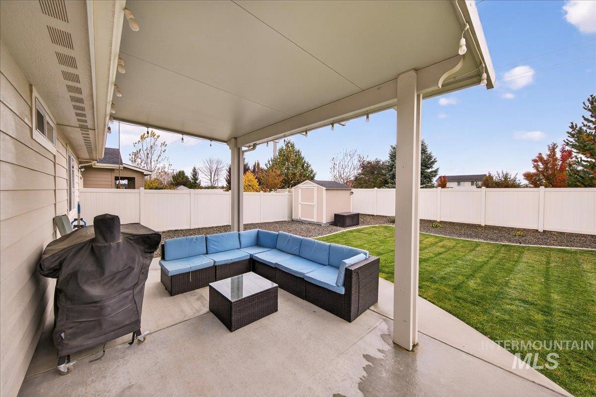 5330 W Los Flores St, Meridian, Idaho 83646-7111, 4 Bedrooms, 2 Bathrooms, Residential For Sale, Price $459,000, 98966736