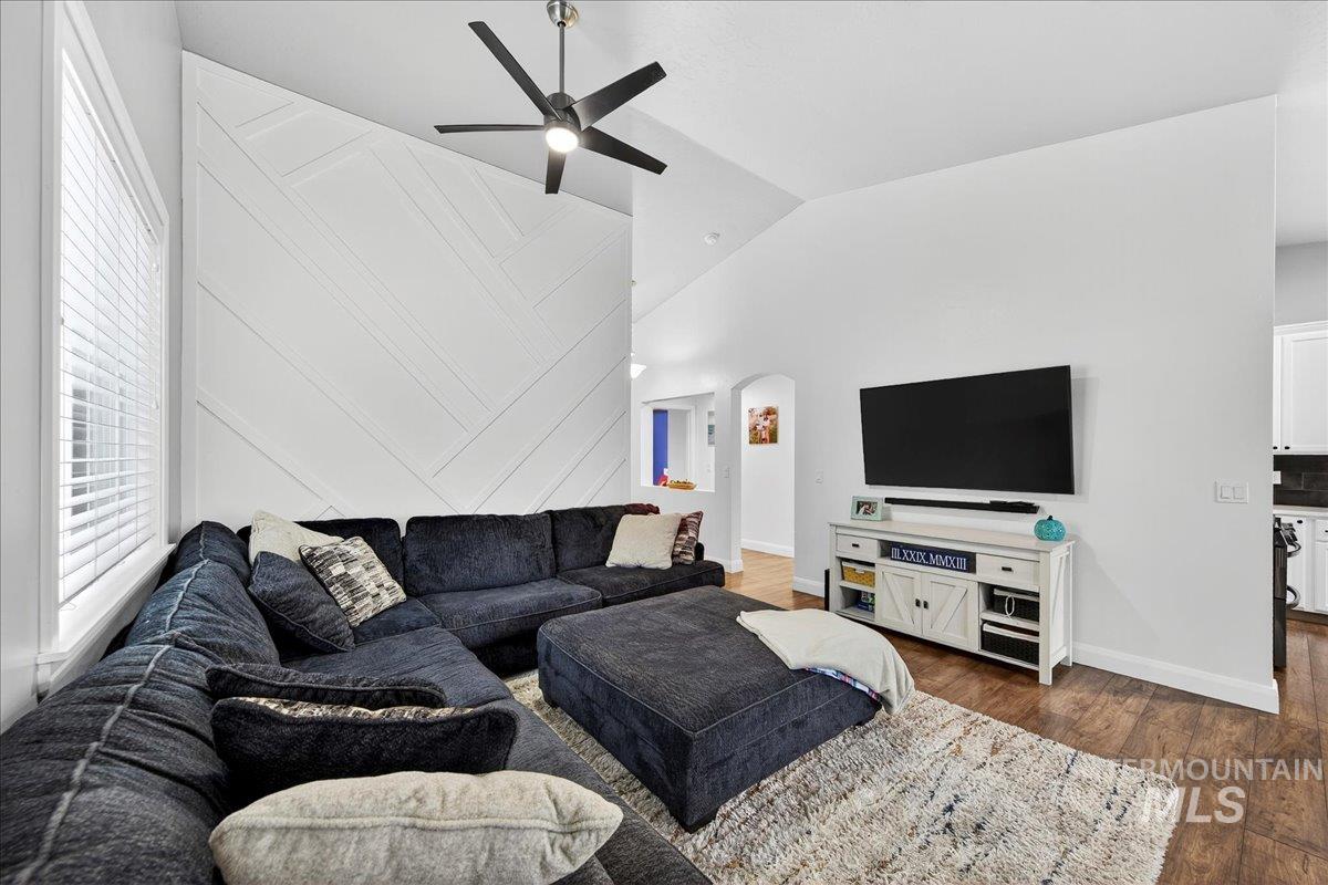 5330 W Los Flores St, Meridian, Idaho 83646-7111, 4 Bedrooms, 2 Bathrooms, Residential For Sale, Price $459,000, 98966736