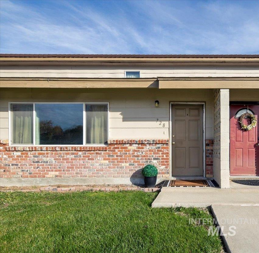 728 NW 8th St, Meridian, Idaho 83642, 2 Bedrooms, 1 Bathroom, Residential For Sale, Price $250,000, 98966738