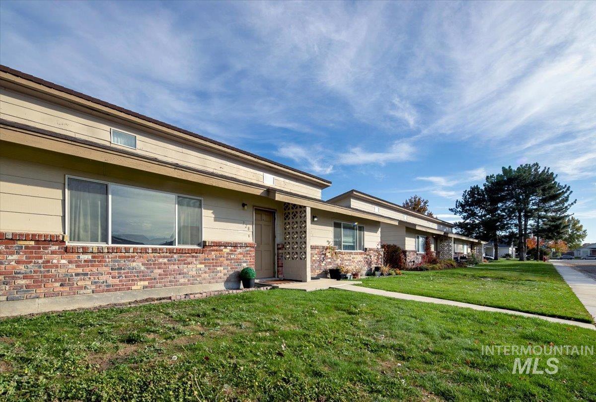 728 NW 8th St, Meridian, Idaho 83642, 2 Bedrooms, 1 Bathroom, Residential For Sale, Price $250,000, 98966738