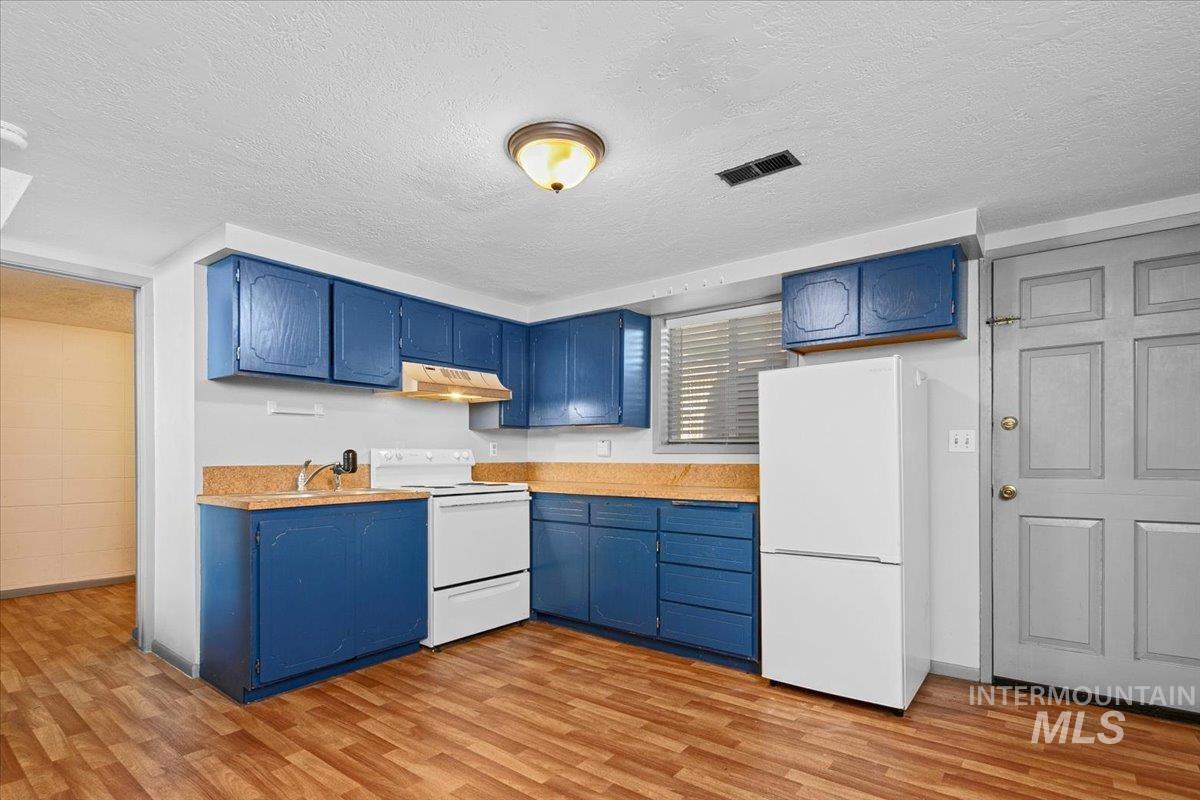 728 NW 8th St, Meridian, Idaho 83642, 2 Bedrooms, 1 Bathroom, Residential For Sale, Price $250,000, 98966738