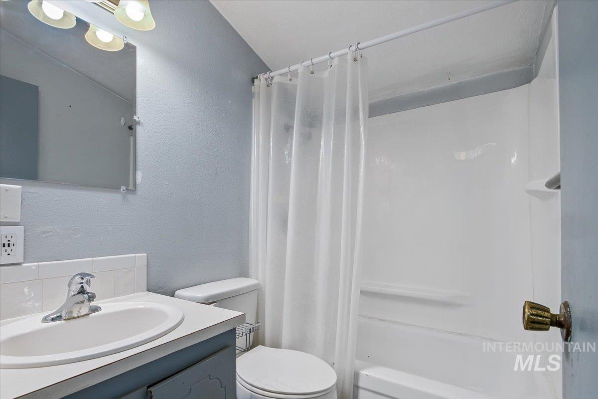 728 NW 8th St, Meridian, Idaho 83642, 2 Bedrooms, 1 Bathroom, Residential For Sale, Price $250,000, 98966738