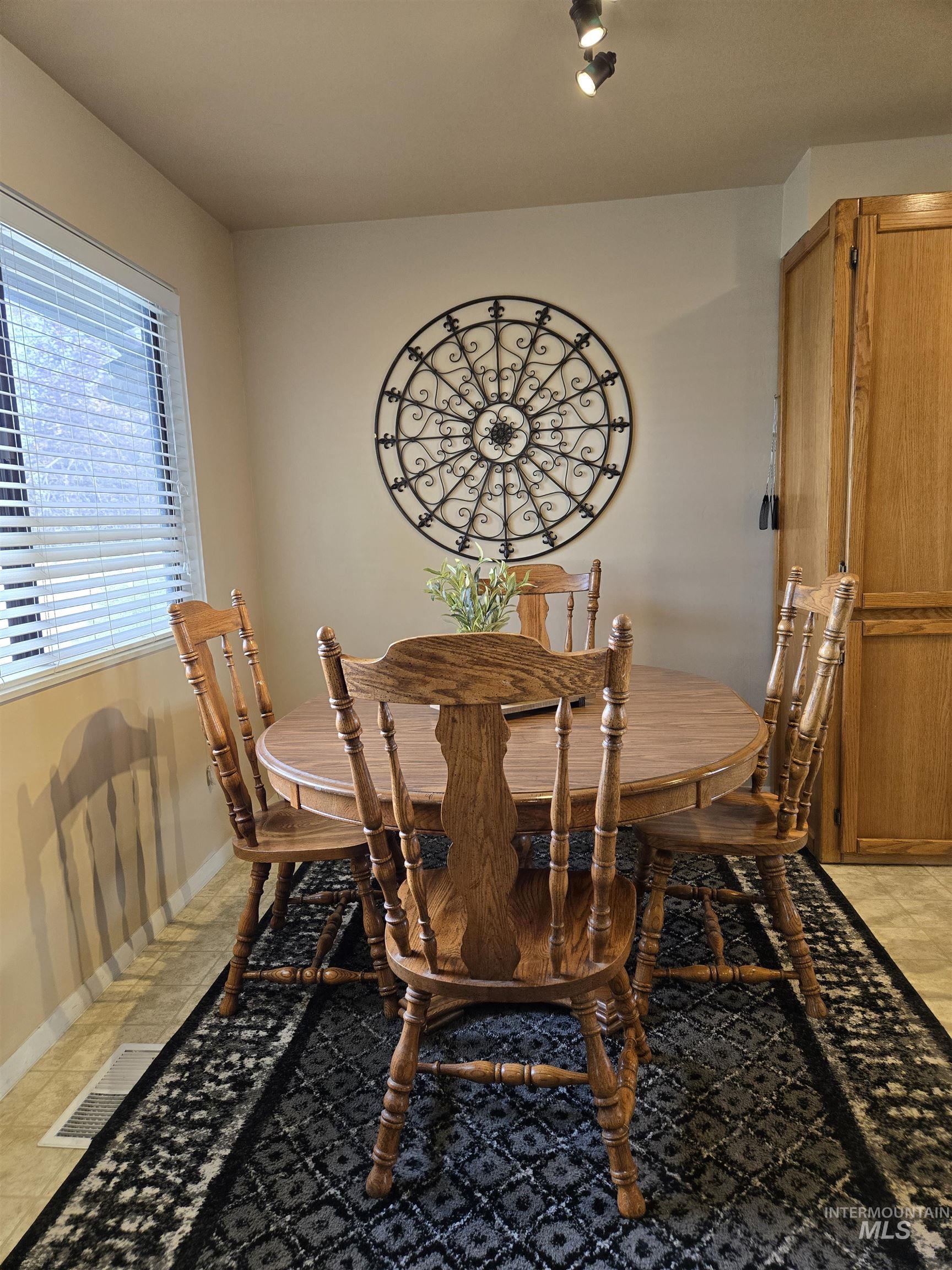 1439 Hunter Ln, Ontario, Oregon 97914, 3 Bedrooms, 2 Bathrooms, Residential For Sale, Price $315,000, 98966741