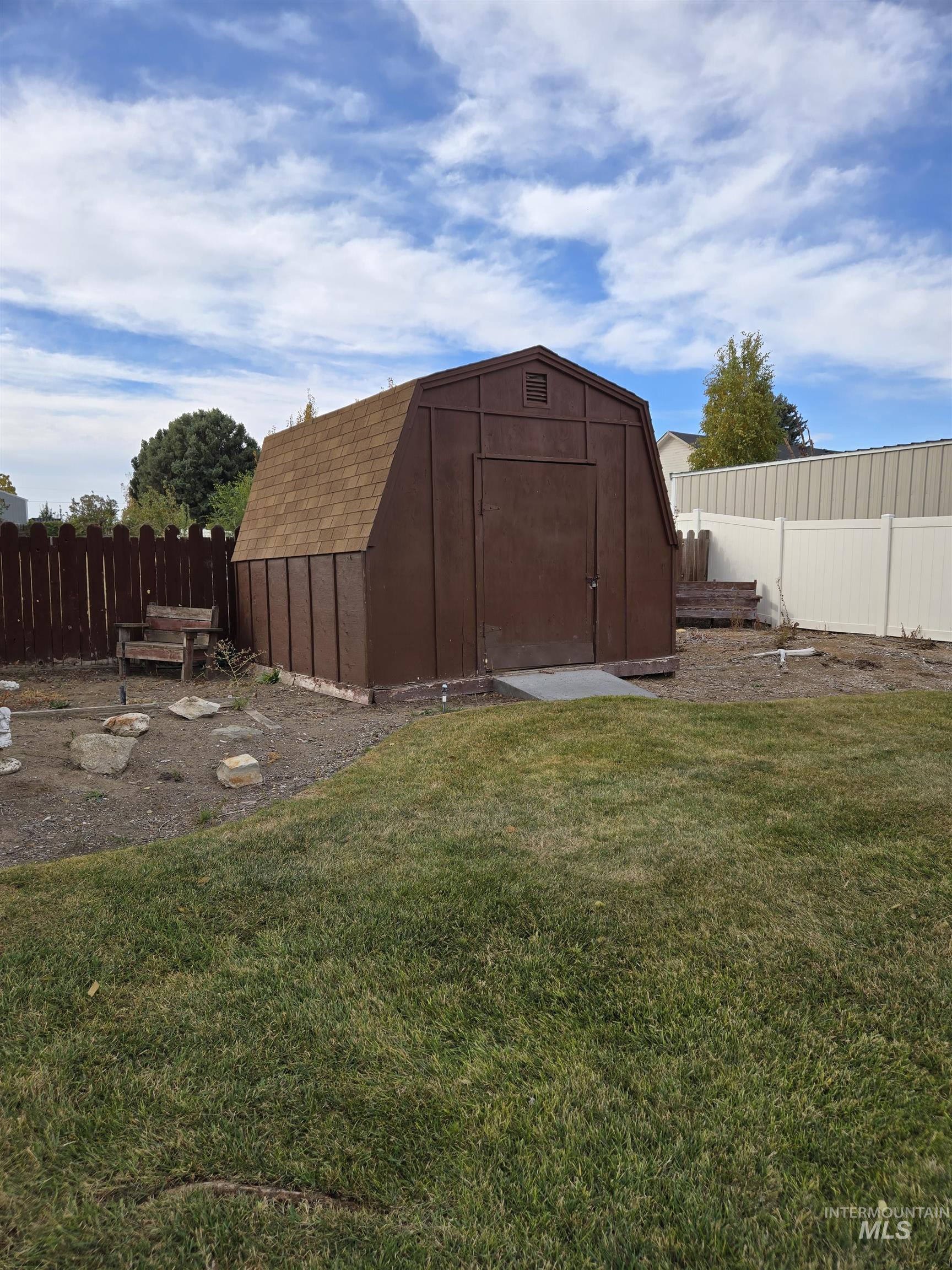 1439 Hunter Ln, Ontario, Oregon 97914, 3 Bedrooms, 2 Bathrooms, Residential For Sale, Price $315,000, 98966741