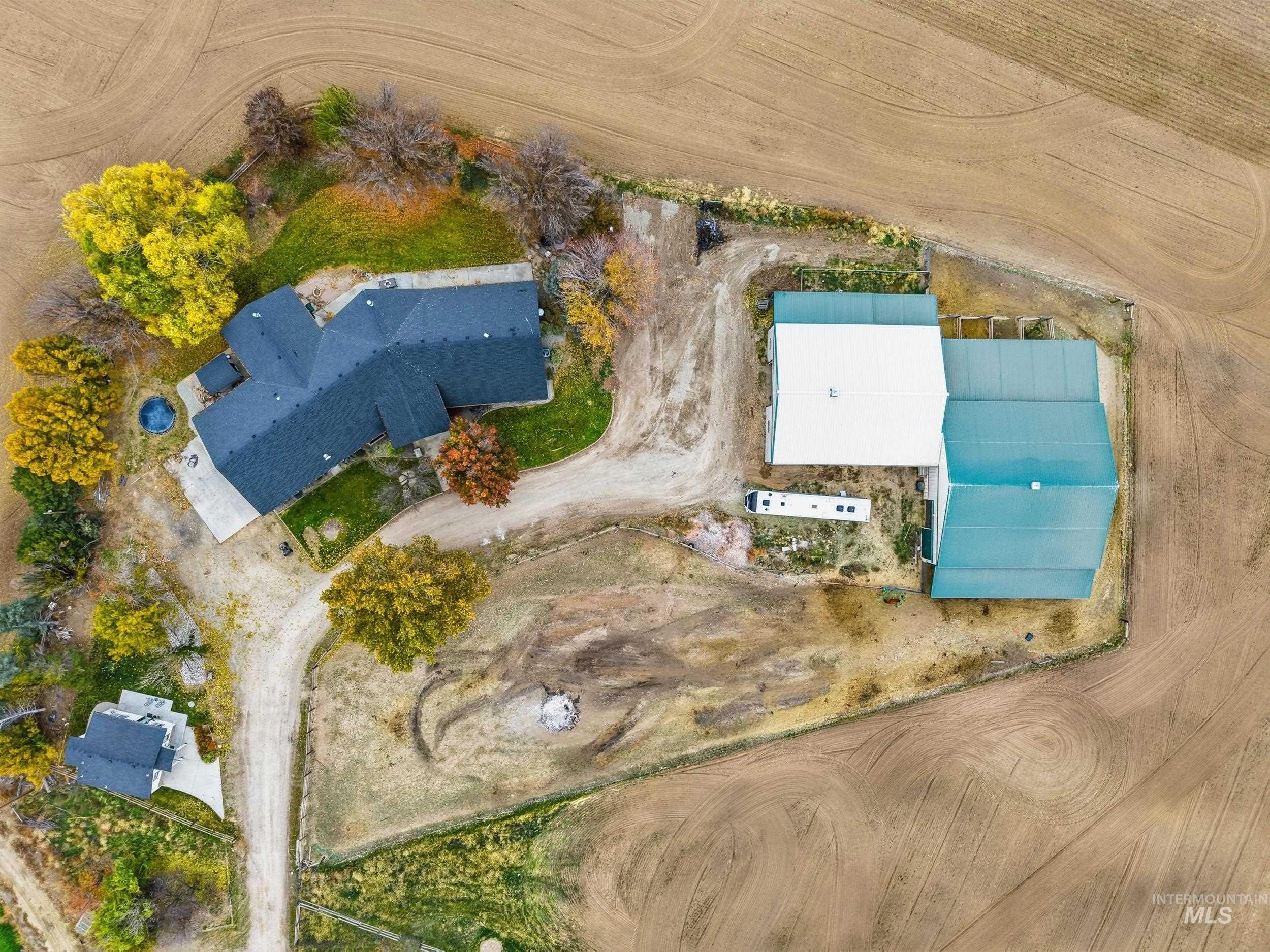 Aerial view of property and surrounding area