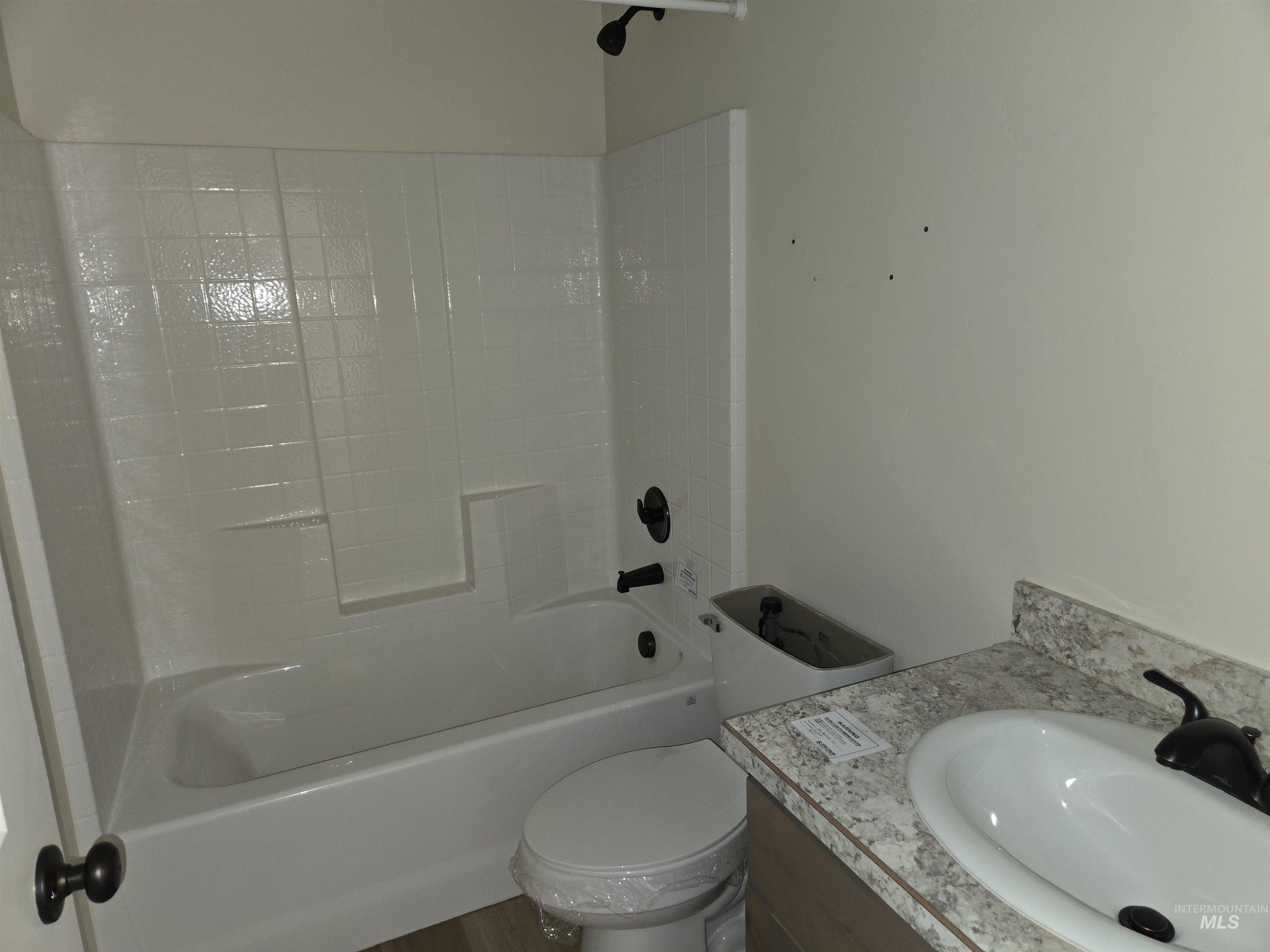 Full bath with vanity and tub / shower combination