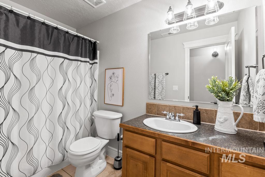 2517 W Sherman Avenue, Nampa, Idaho 83686, 3 Bedrooms, 2.5 Bathrooms, Residential For Sale, Price $425,000, 98966750