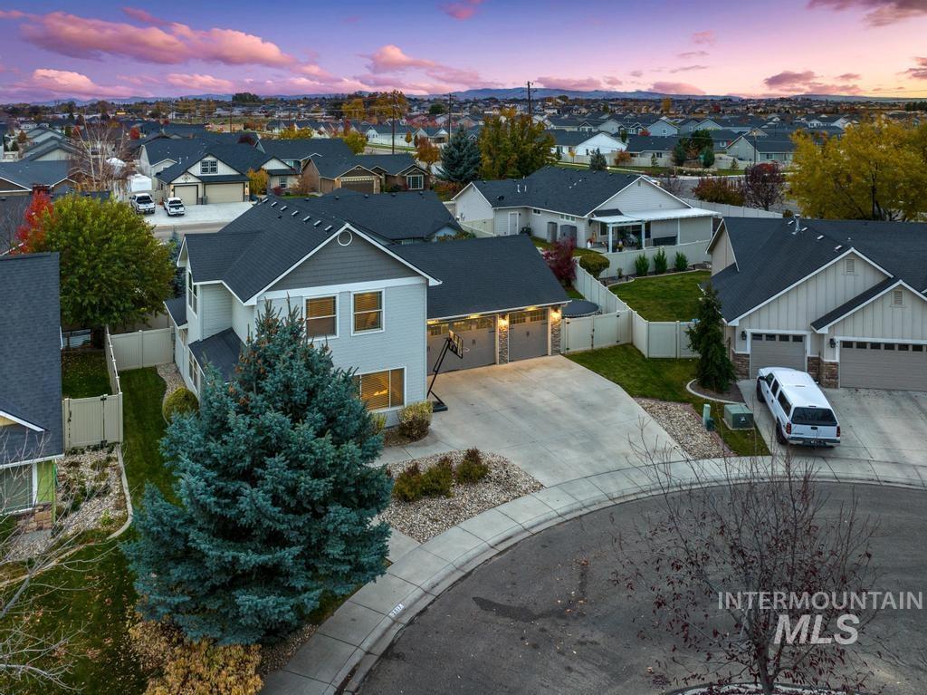 2517 W Sherman Avenue, Nampa, Idaho 83686, 3 Bedrooms, 2.5 Bathrooms, Residential For Sale, Price $425,000, 98966750