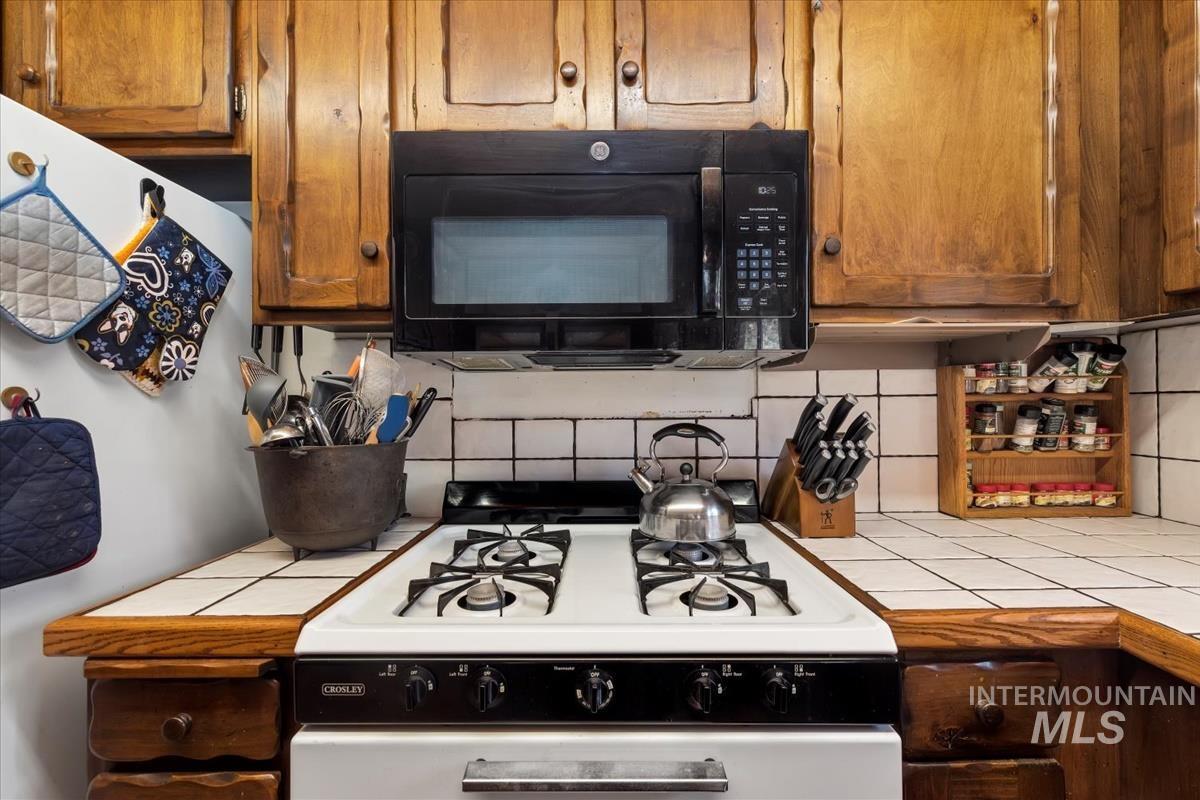 10 Bransons Dr, Lowman, Idaho 83637, 3 Bedrooms, 2 Bathrooms, Residential For Sale, Price $475,000, 98966759