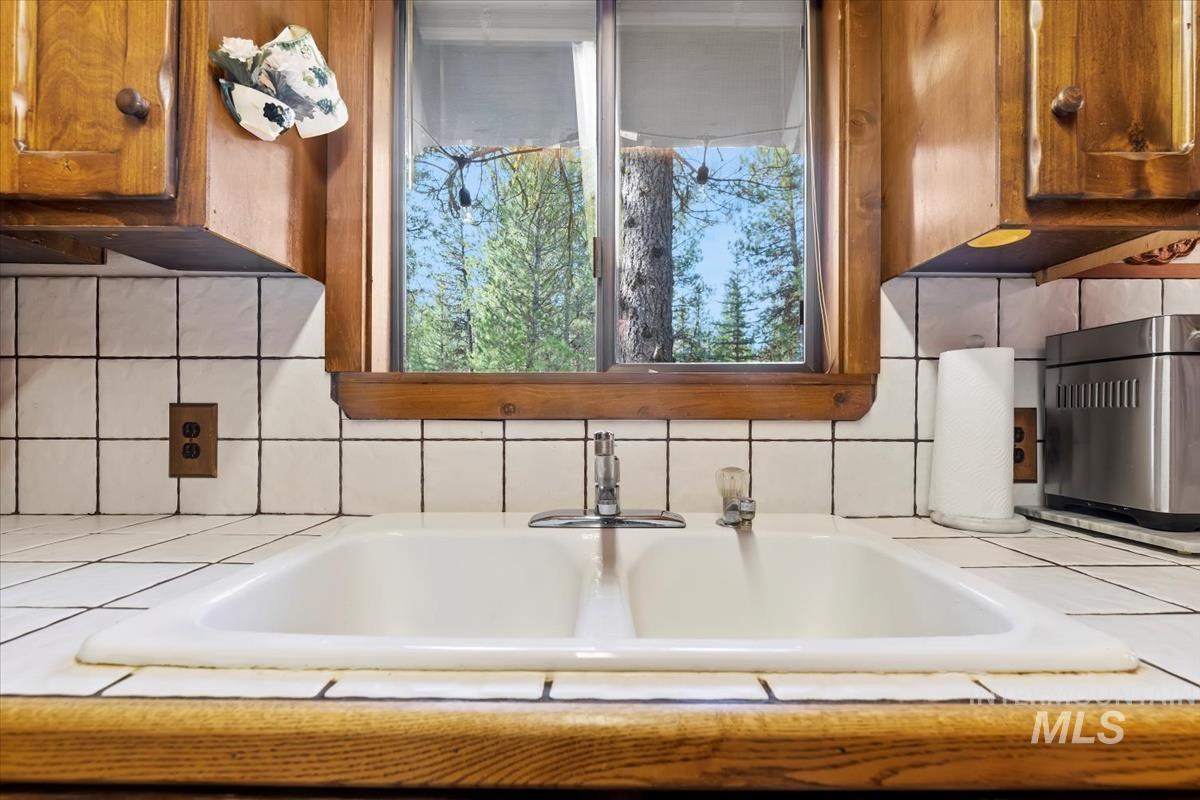 10 Bransons Dr, Lowman, Idaho 83637, 3 Bedrooms, 2 Bathrooms, Residential For Sale, Price $475,000, 98966759